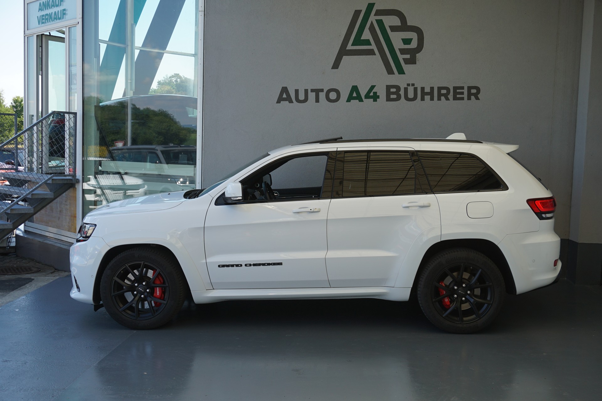 JEEP GrandCherokee 6.4 SRT8 392er 468PS CH-Auto mit Gratisservice !!-image-0