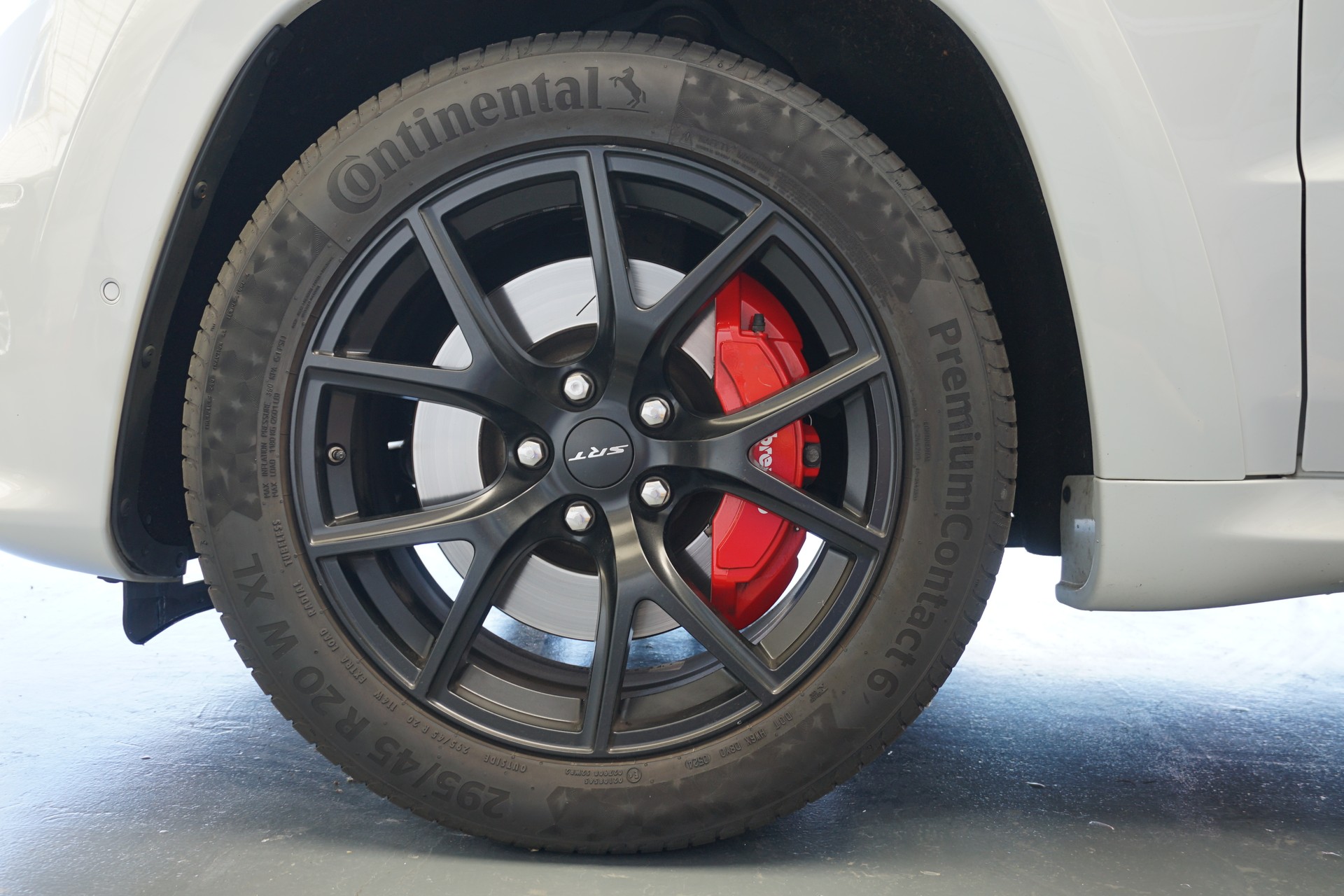 JEEP GrandCherokee 6.4 SRT8 392er 468PS CH-Auto mit Gratisservice !!-image-10