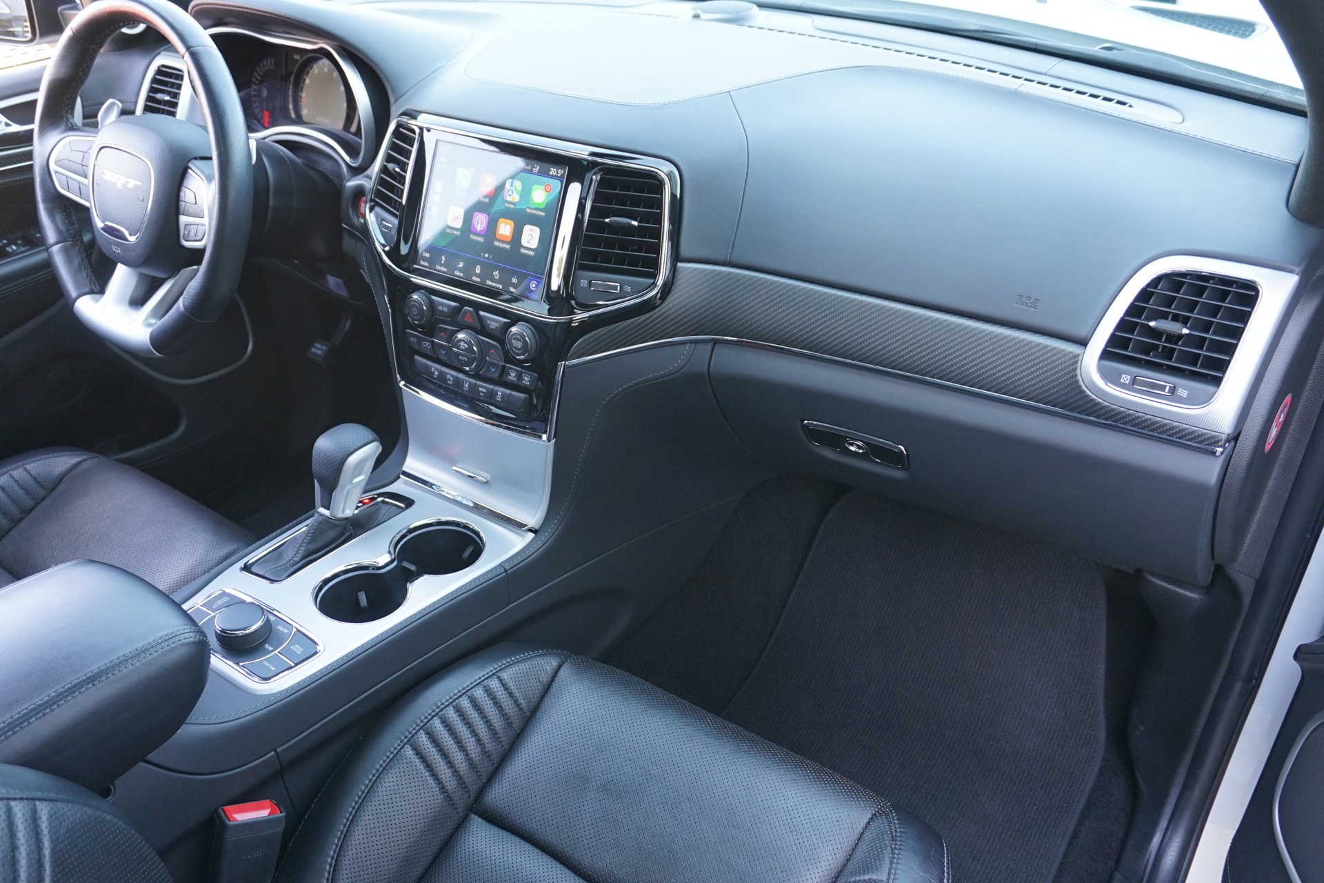 JEEP GrandCherokee 6.4 SRT8 392er 468PS CH-Auto mit Gratisservice !!-image-18