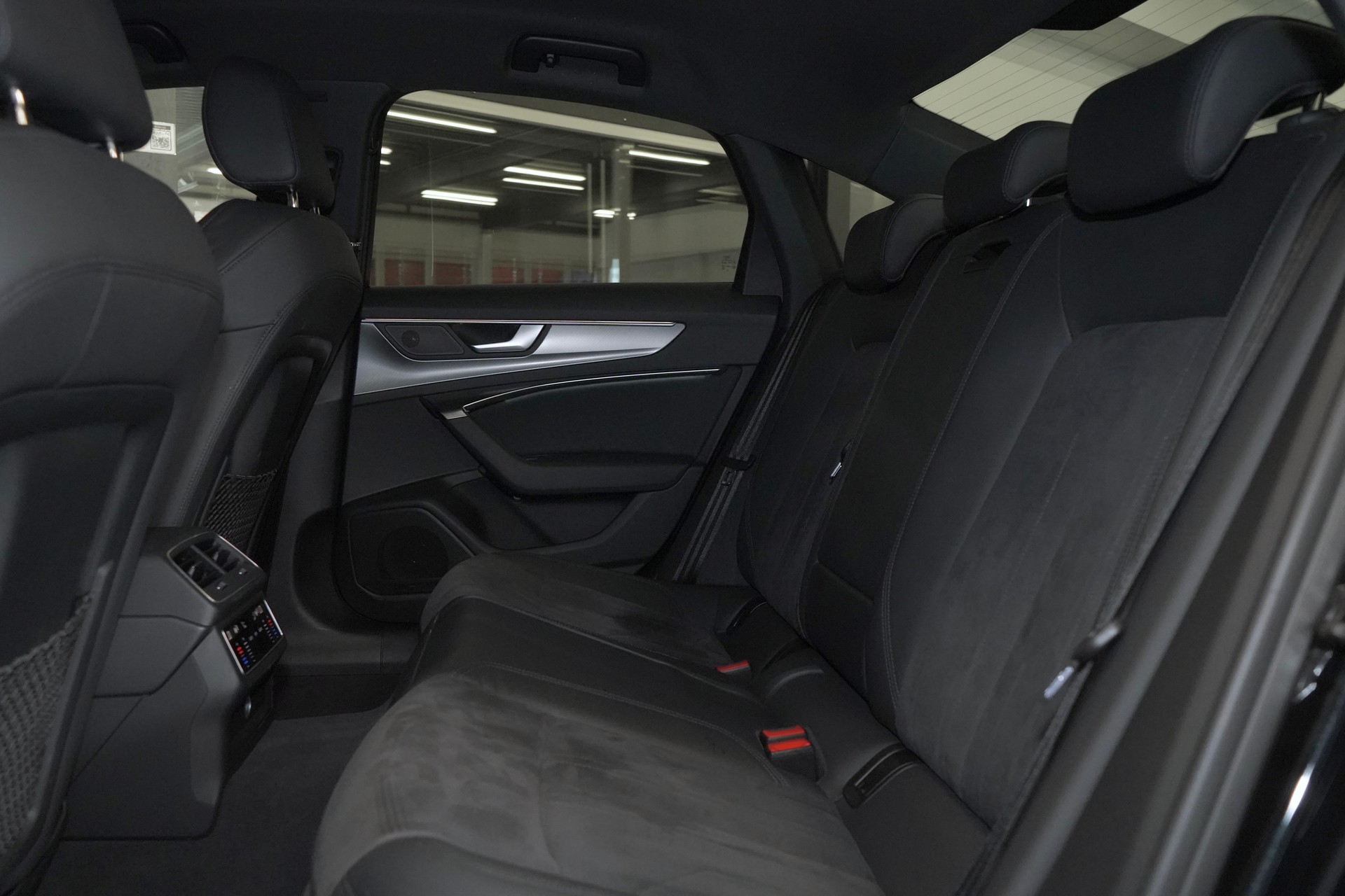 AUDI A6 Limousine 45 TFSI Sport S-tronic S-Line-image-5