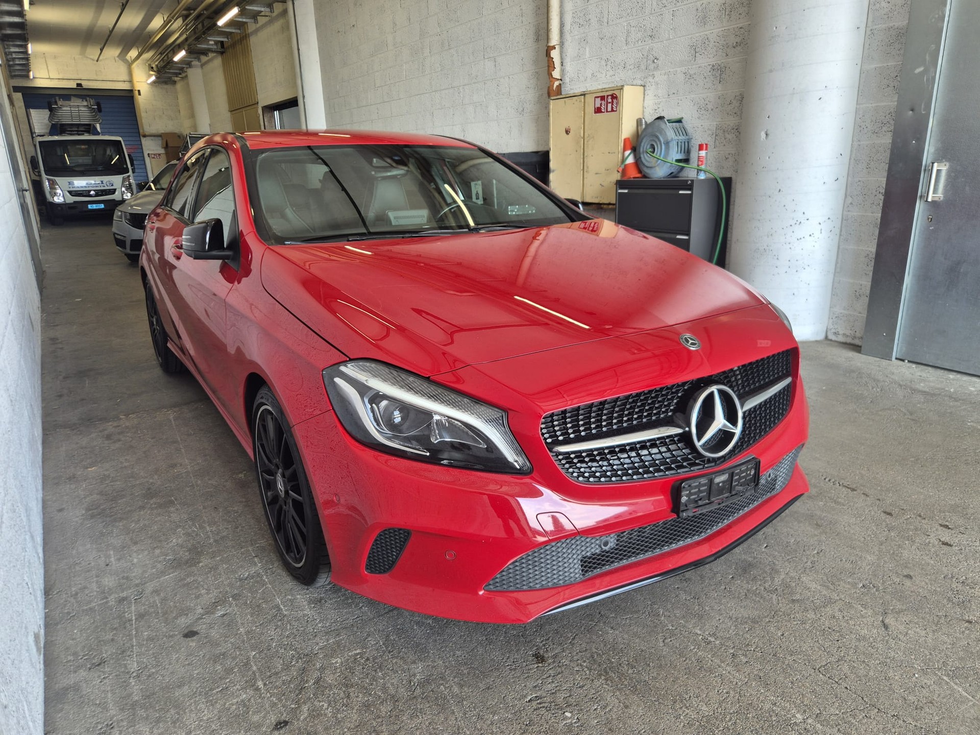 MERCEDES-BENZ A 200 Urban 7G-DCT-image-1
