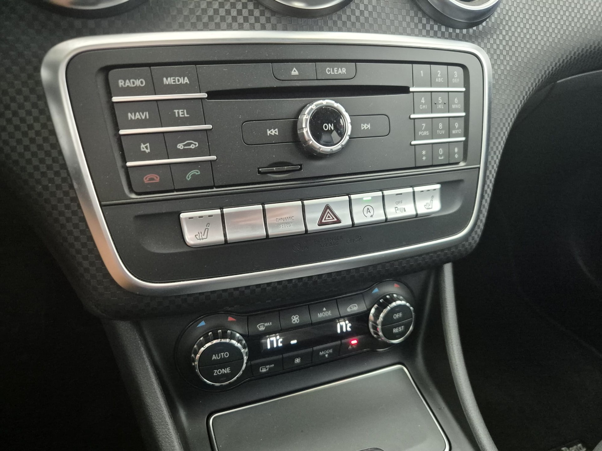MERCEDES-BENZ A 200 Urban 7G-DCT-image-6