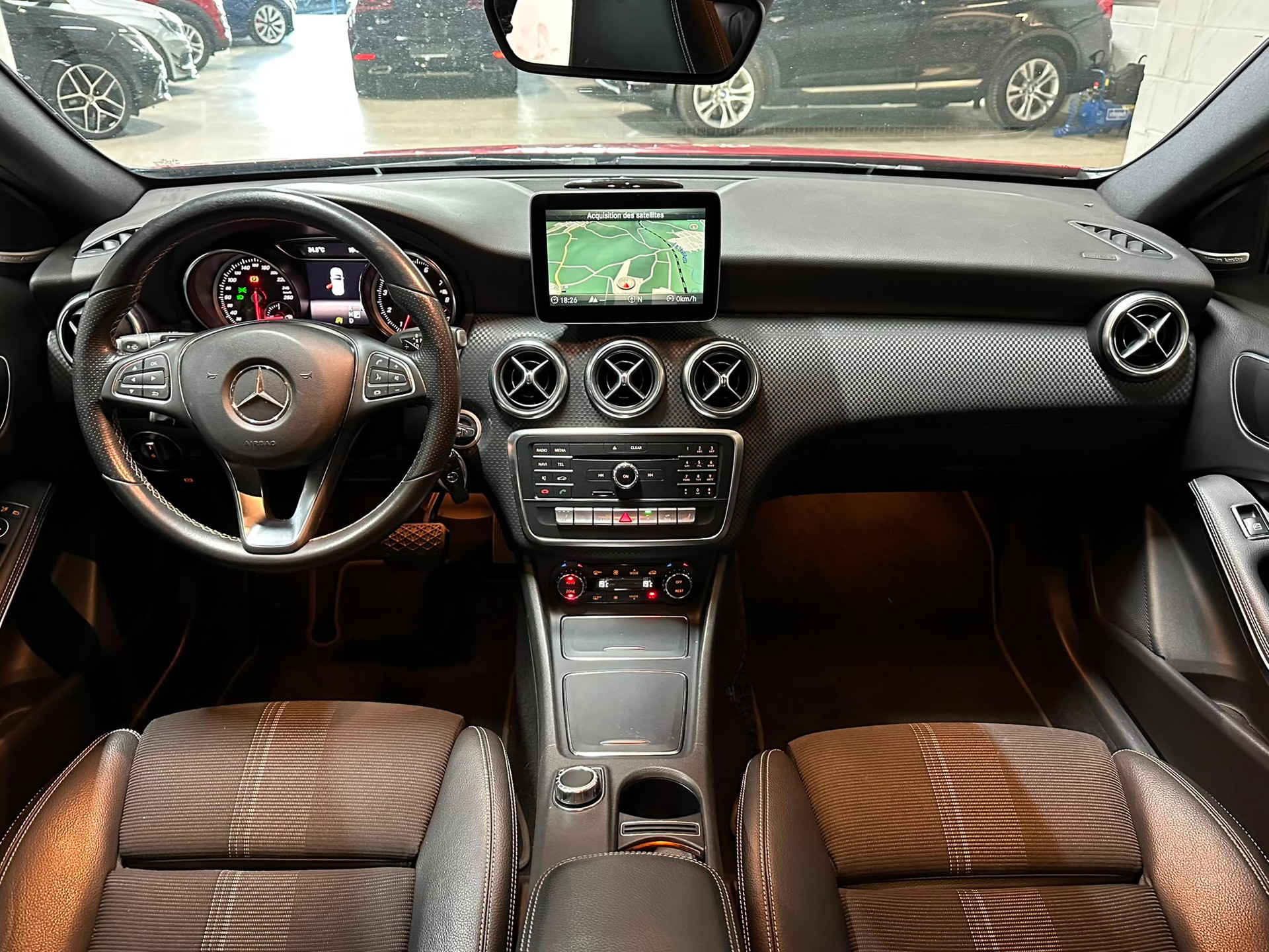 MERCEDES-BENZ A 200 Urban 7G-DCT-image-8