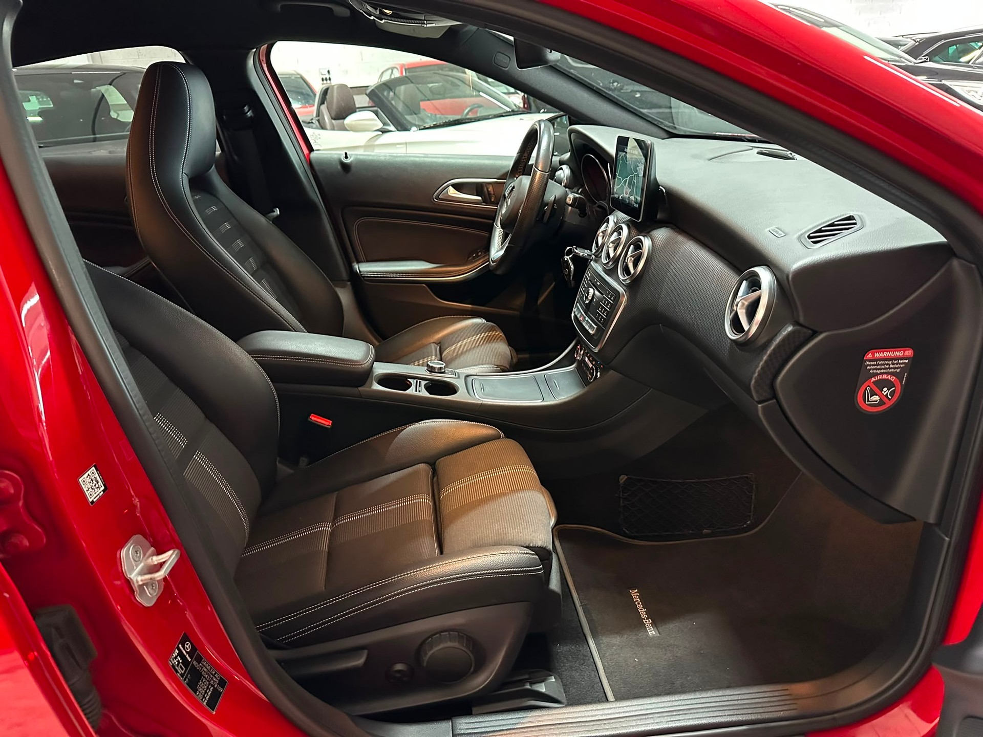 MERCEDES-BENZ A 200 Urban 7G-DCT-image-7