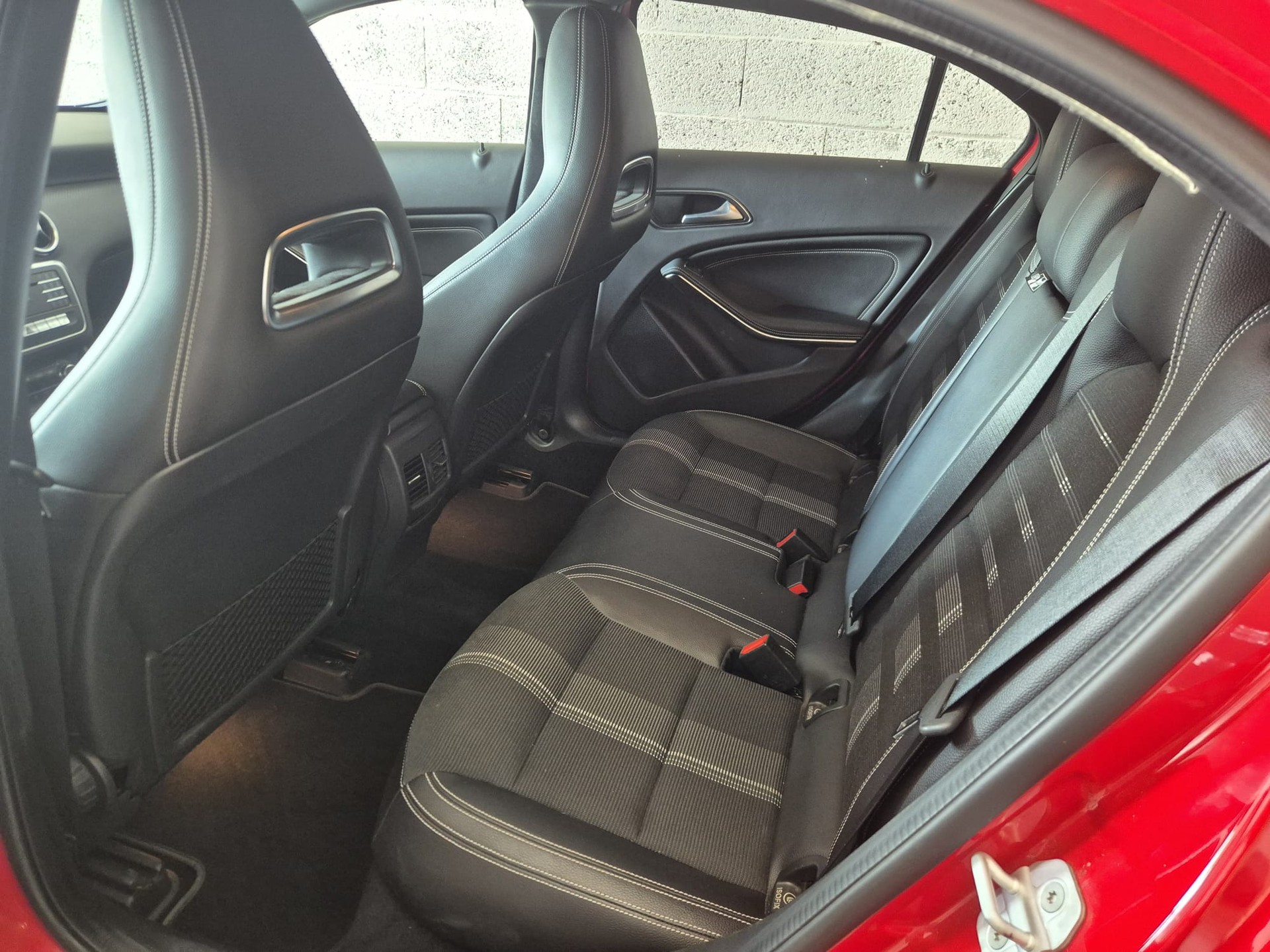 MERCEDES-BENZ A 200 Urban 7G-DCT-image-3