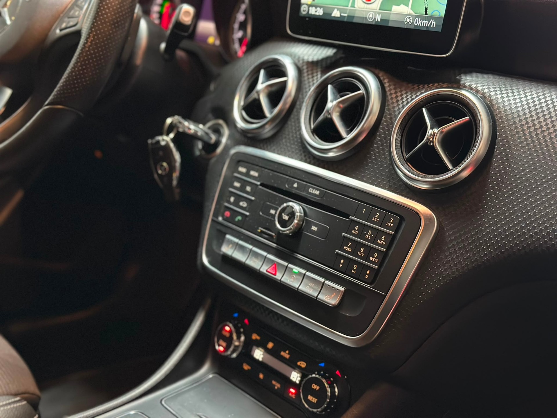 MERCEDES-BENZ A 200 Urban 7G-DCT-image-11
