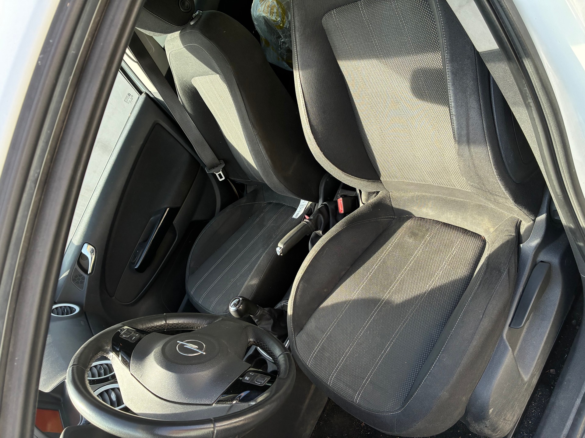 OPEL Corsa 1.4 Turbo Color Edition-image-4