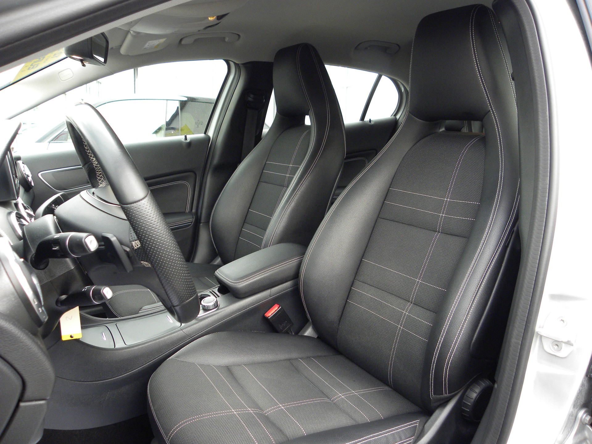 MERCEDES-BENZ GLA 200 CDI Urban 4Matic 7G-DCT-image-8