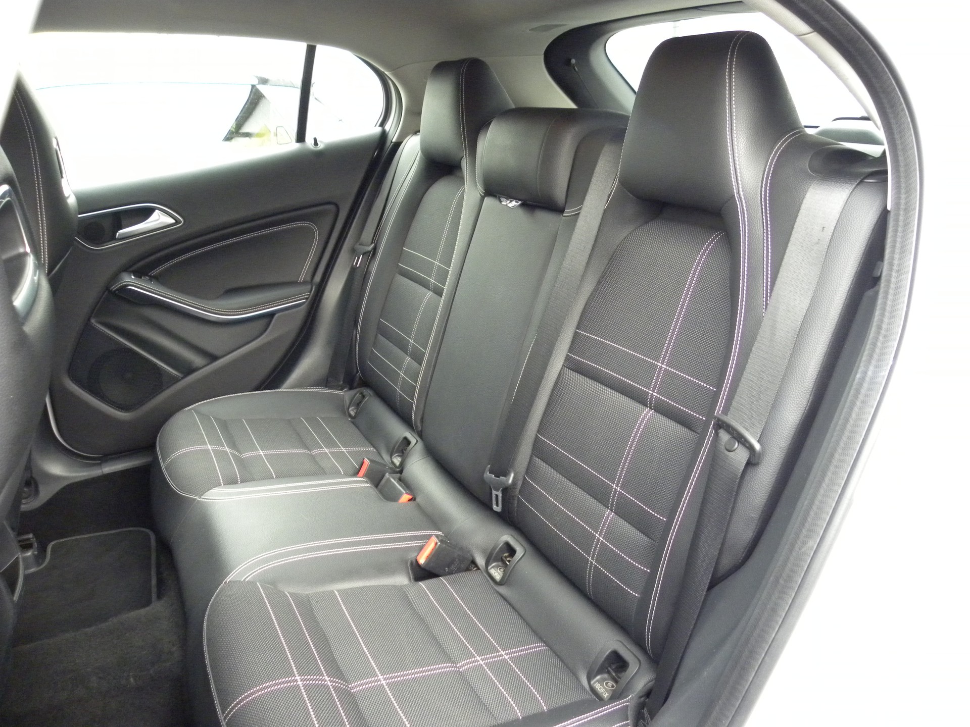 MERCEDES-BENZ GLA 200 CDI Urban 4Matic 7G-DCT-image-9