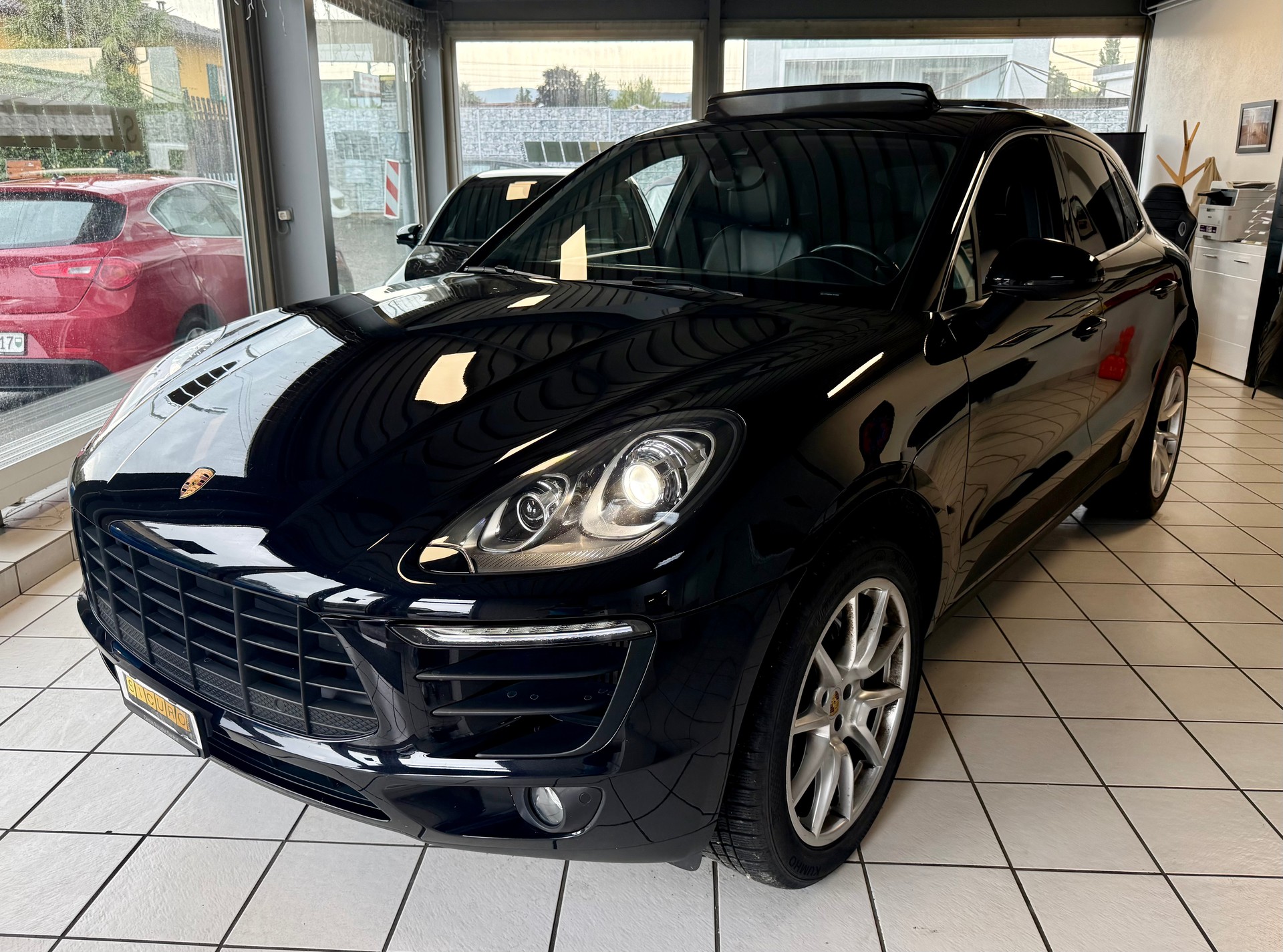 PORSCHE Macan S PDK-showroom-element-3