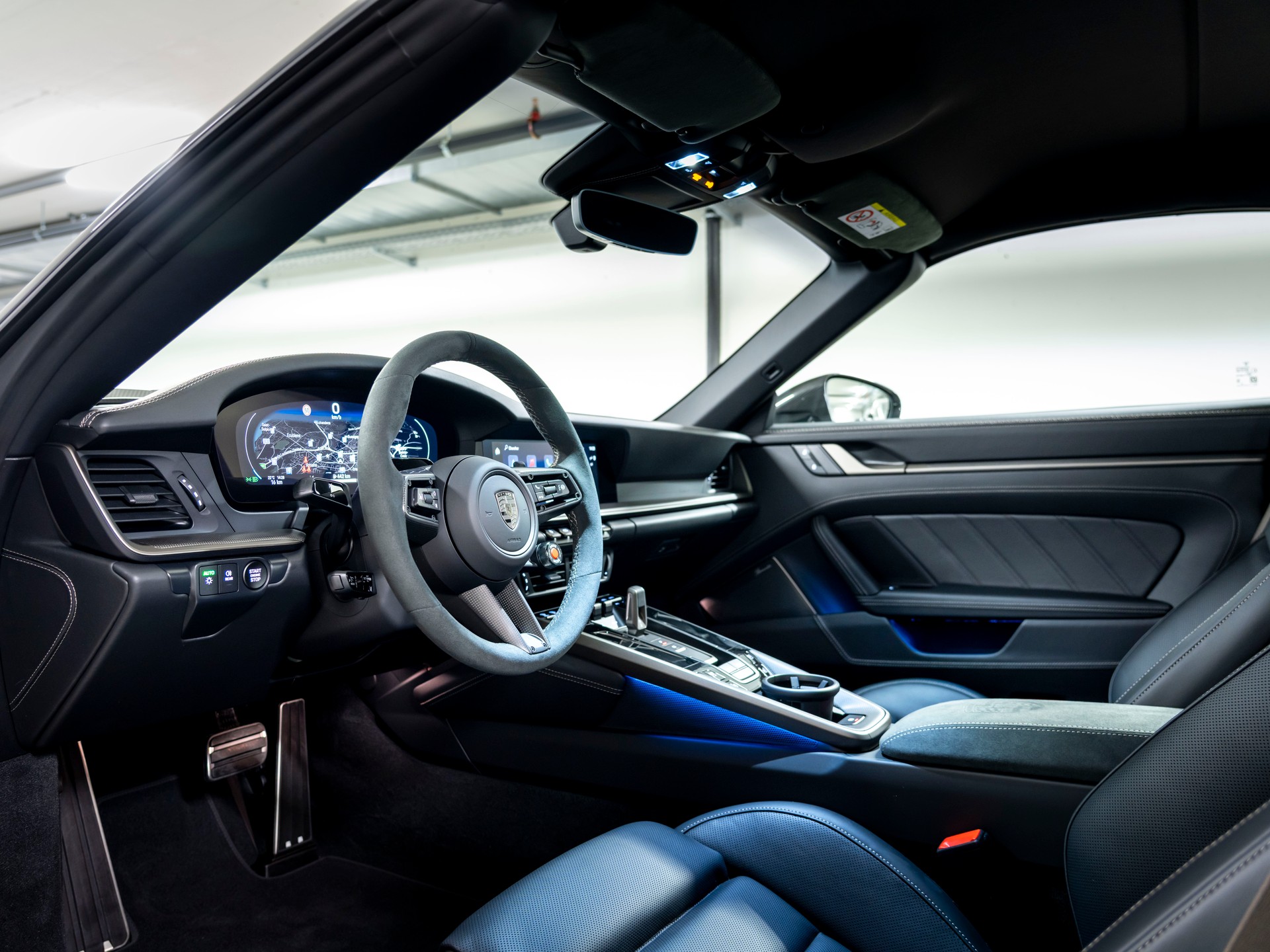 PORSCHE 911 Turbo S Cabriolet PDK-image-10
