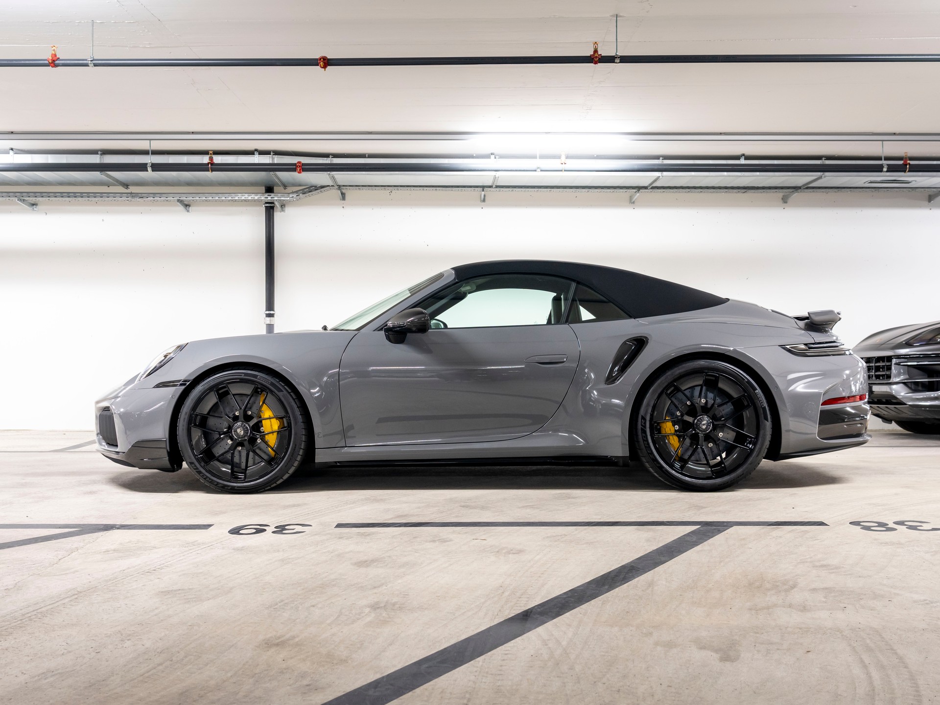 PORSCHE 911 Turbo S Cabriolet PDK-image-1