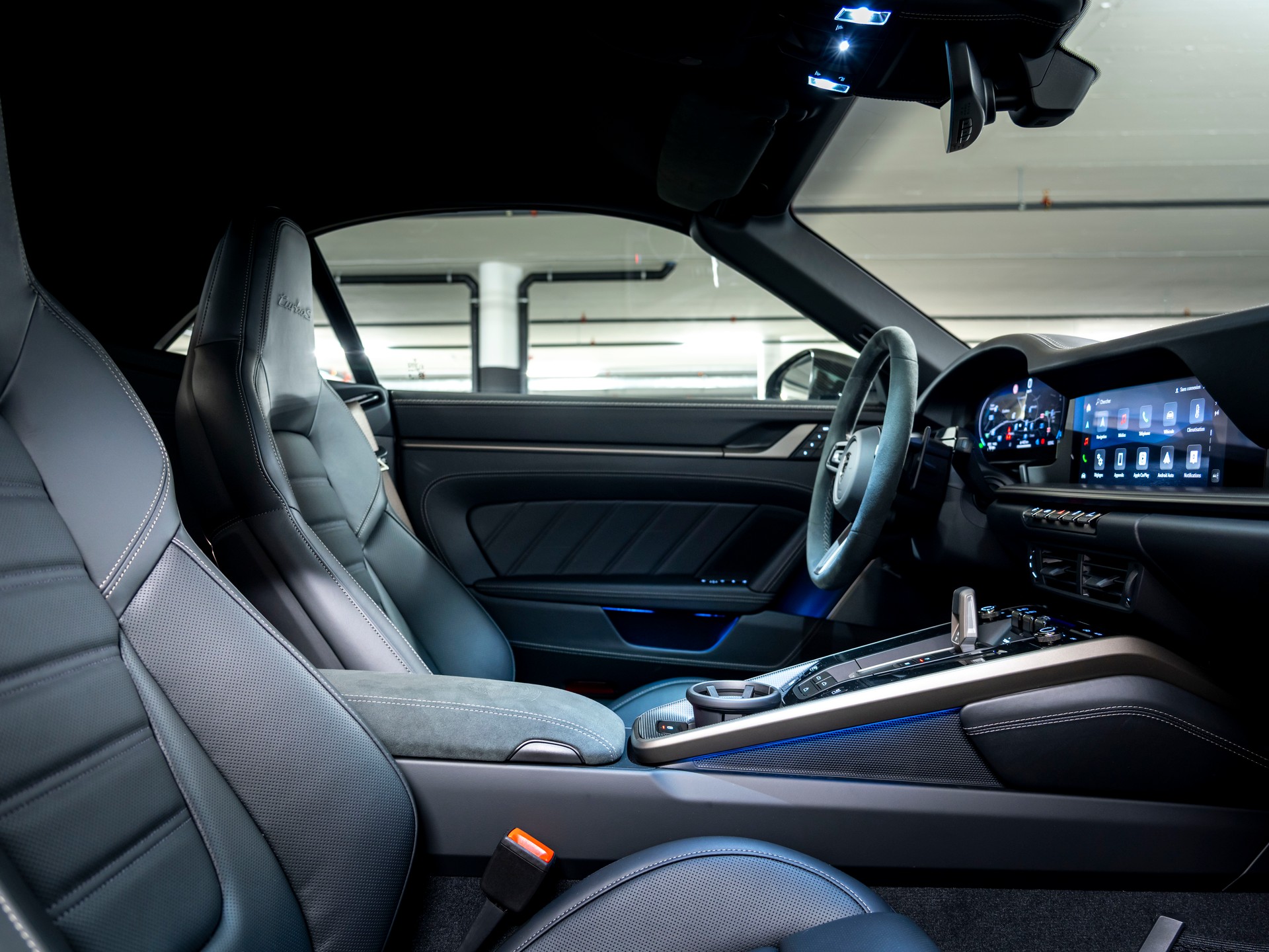 PORSCHE 911 Turbo S Cabriolet PDK-image-19