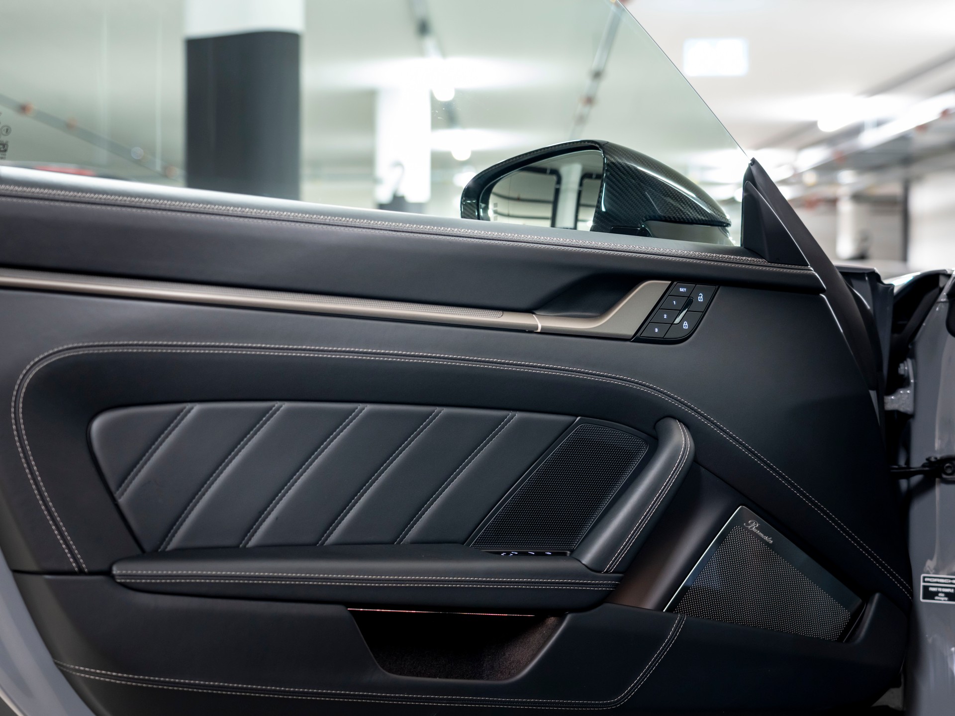PORSCHE 911 Turbo S Cabriolet PDK-image-16