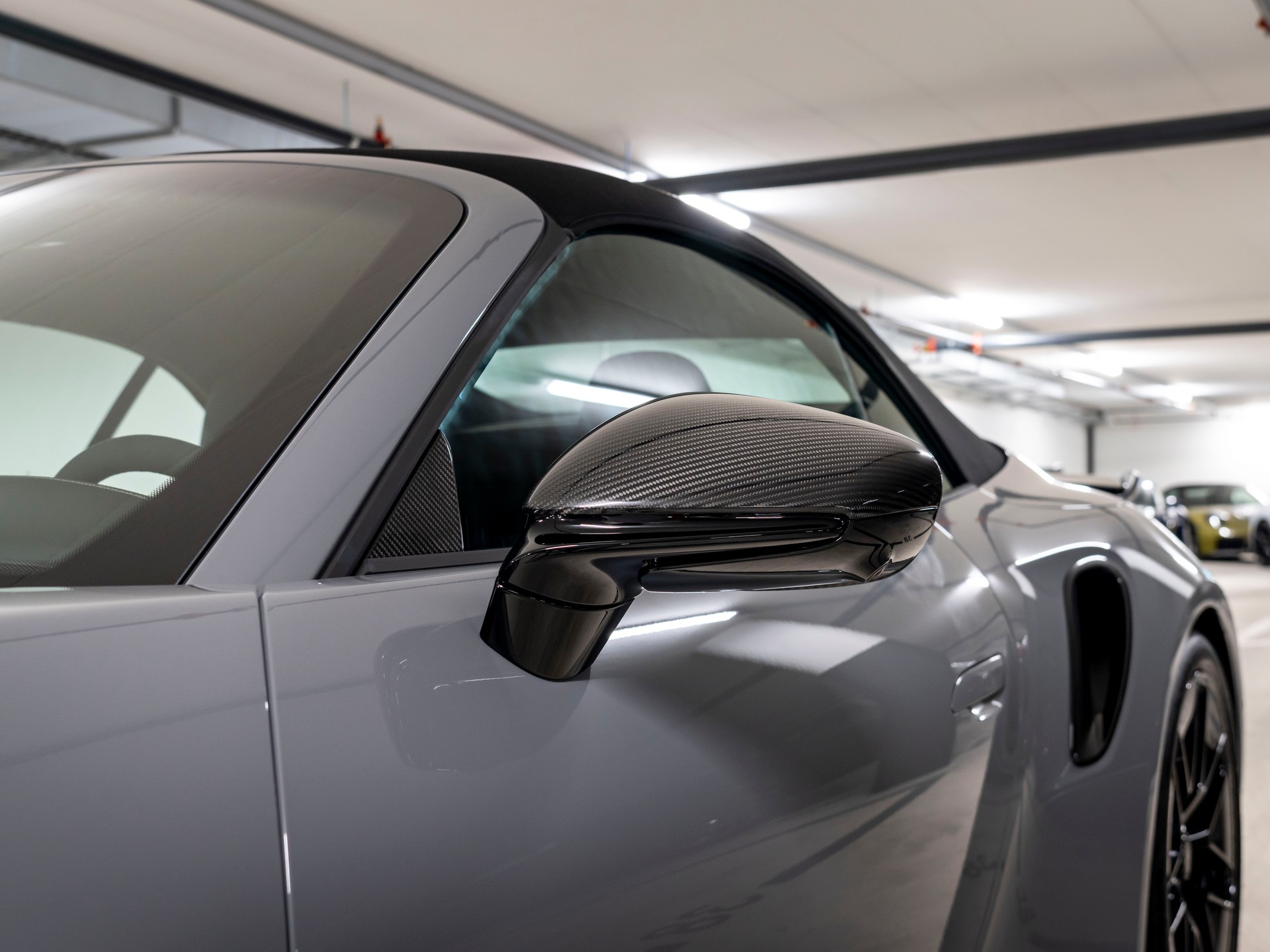 PORSCHE 911 Turbo S Cabriolet PDK-image-24