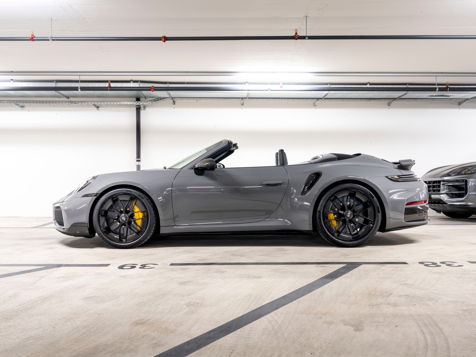 PORSCHE 911 Turbo S Cabriolet PDK-image-4
