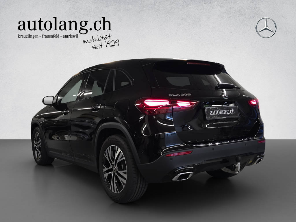 MERCEDES-BENZ GLA 200 Night Star Progressive-showroom-element-2