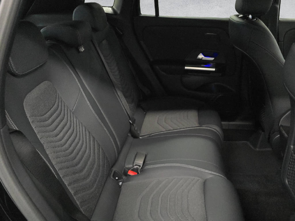 MERCEDES-BENZ GLA 200 Night Star Progressive-image-12