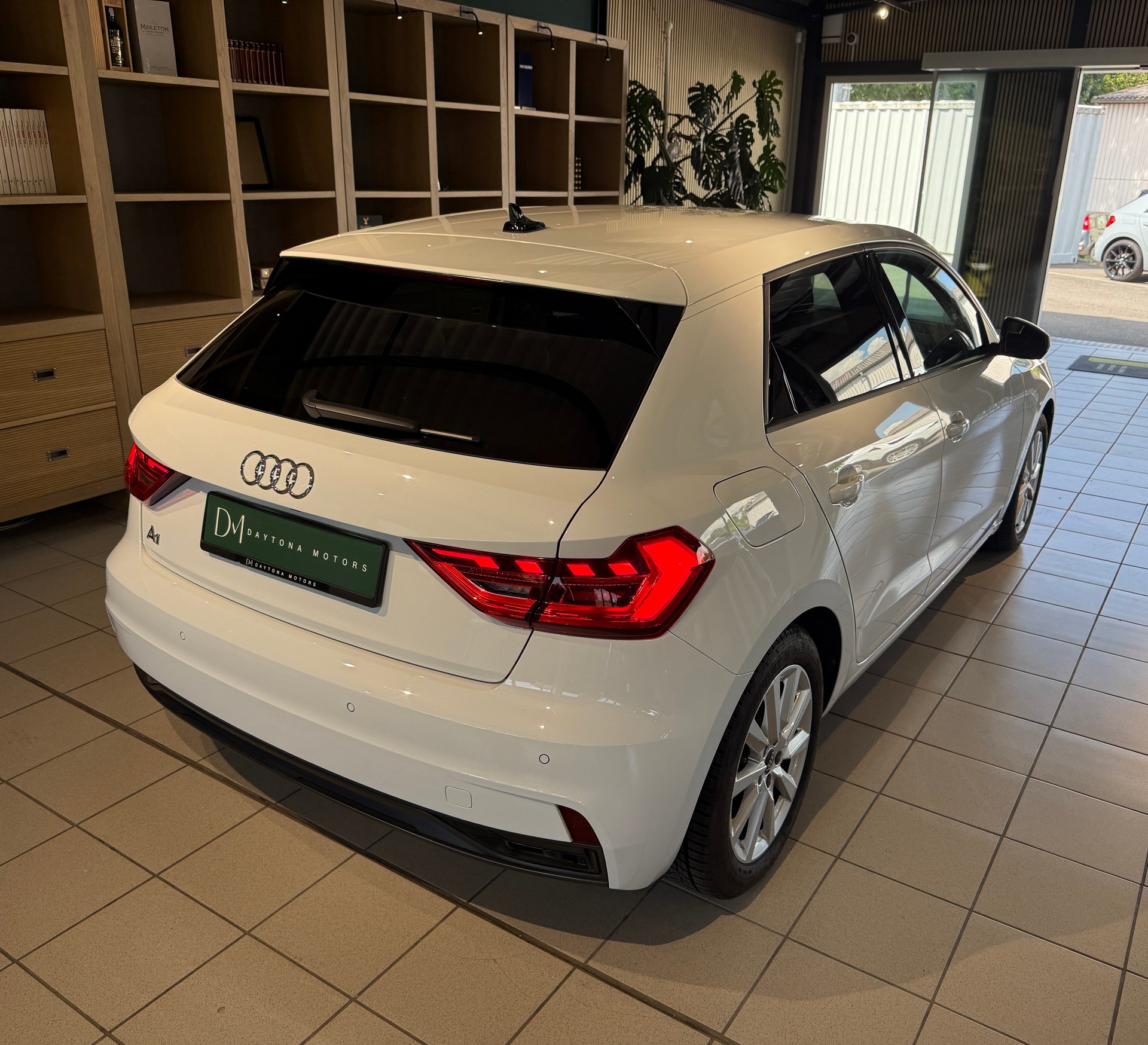 AUDI A1 Sportback 30 TFSI S Line S-tronic-showroom-element-3