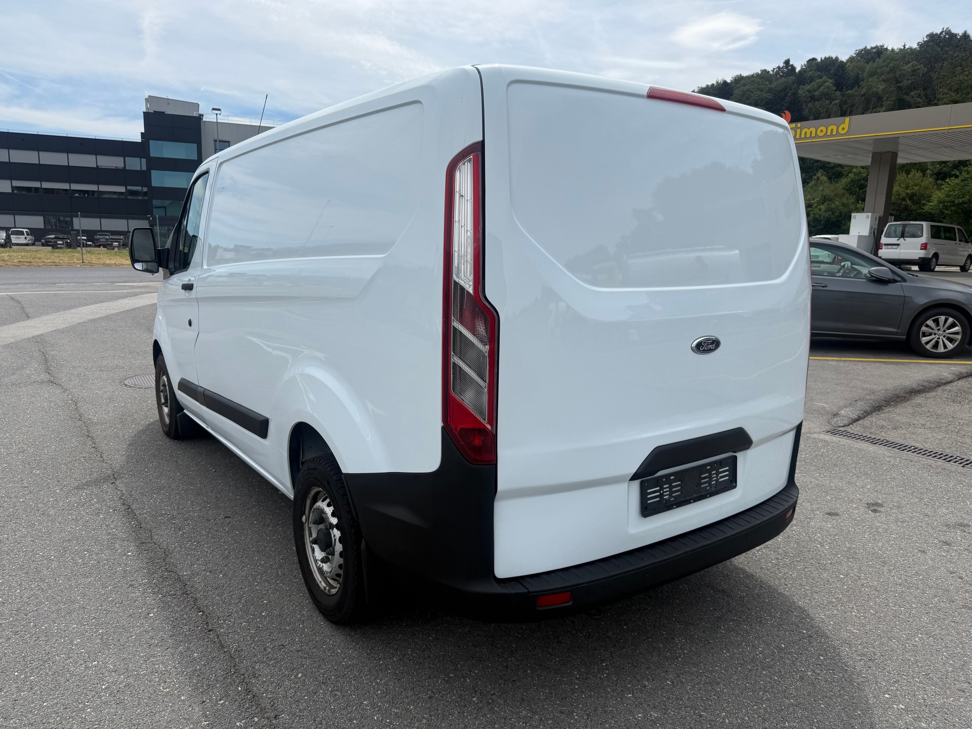 FORD Transit Custom Van 250 L1H1 Ambiente-image-1