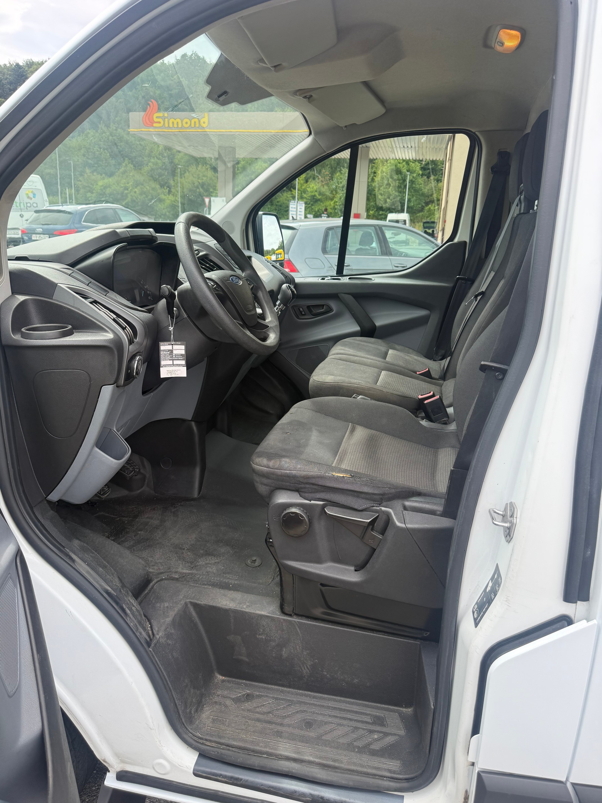 FORD Transit Custom Van 250 L1H1 Ambiente-image-4