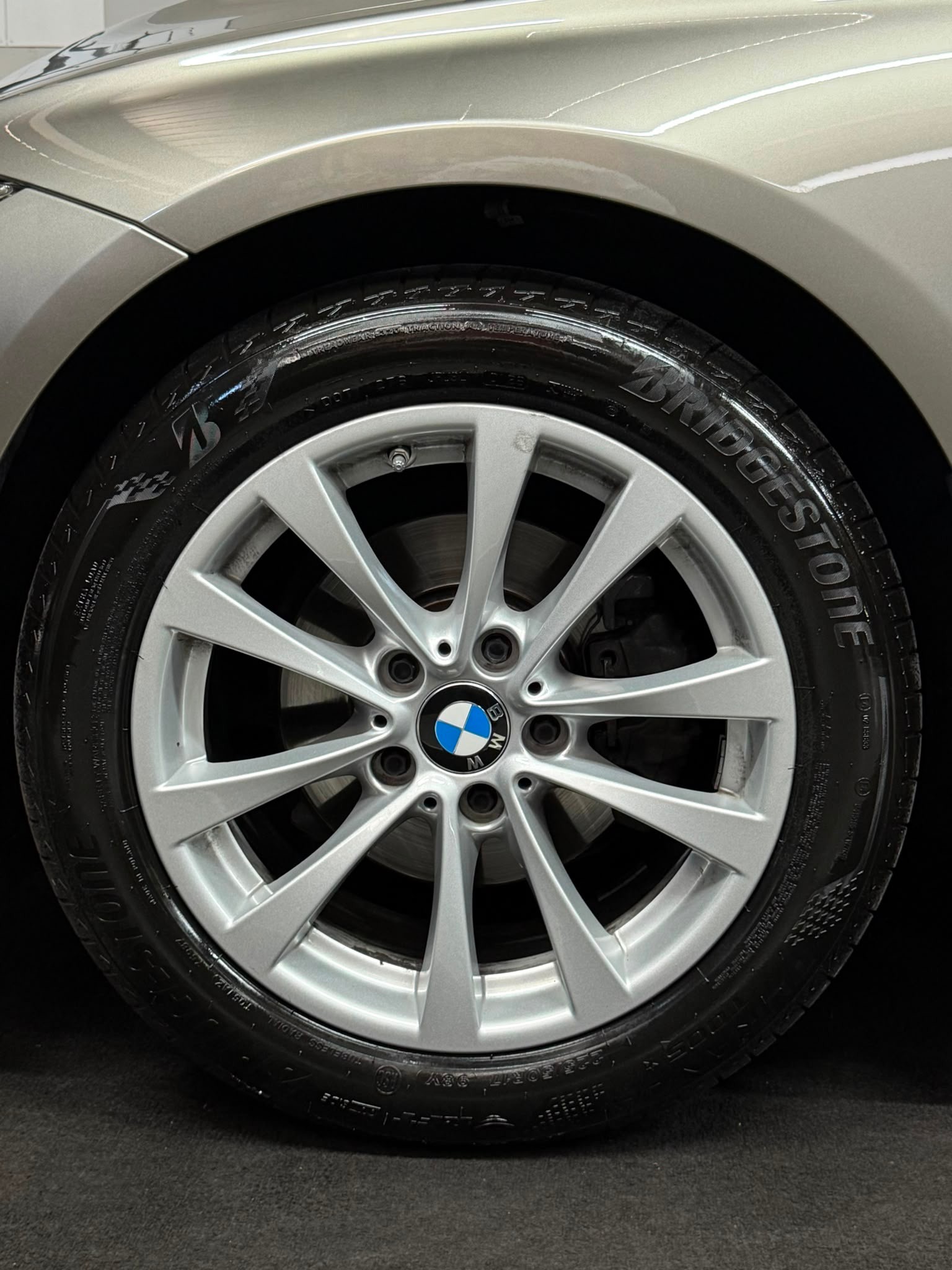 BMW 320i Sport Line Steptronic-image-4