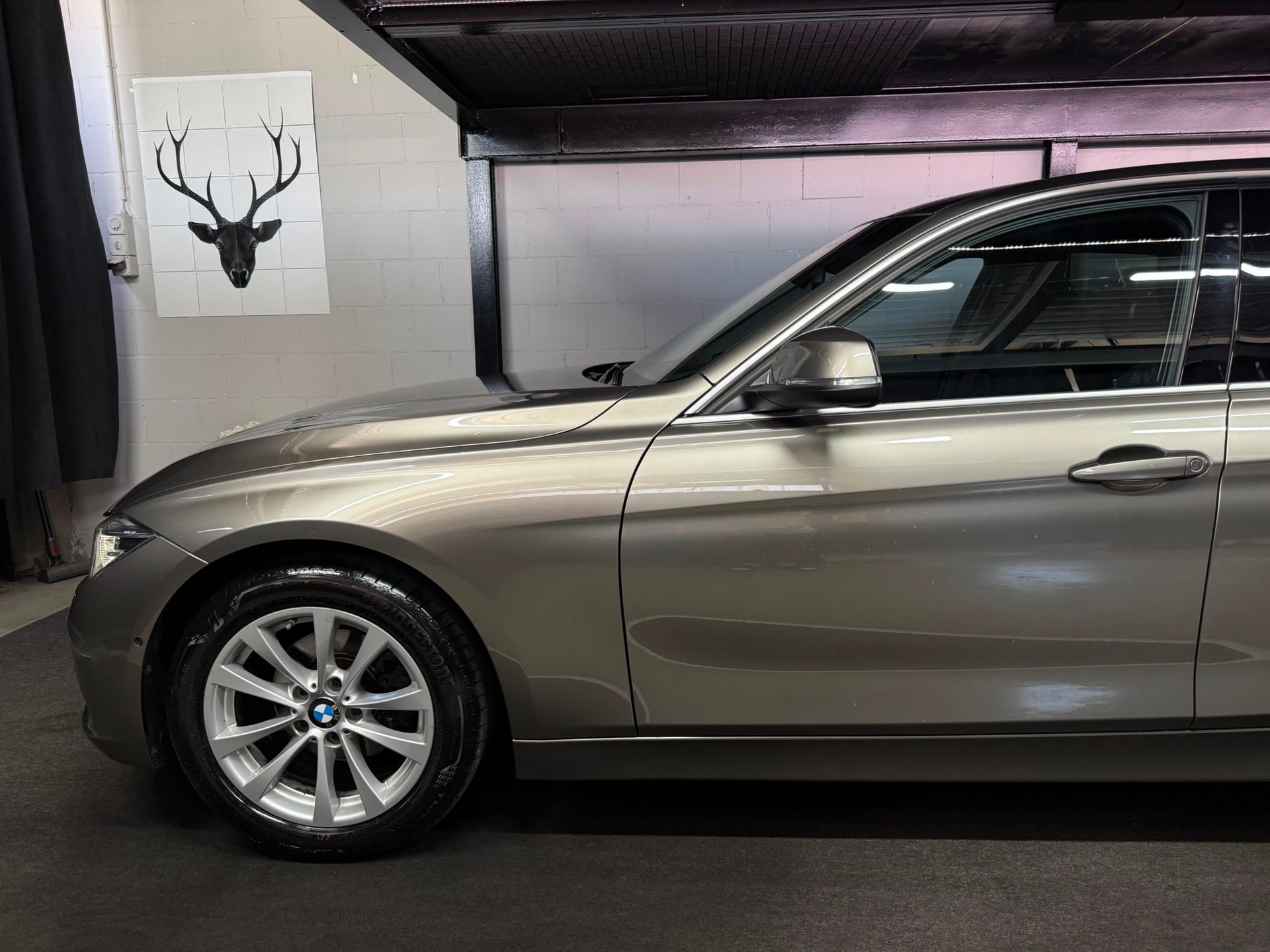 BMW 320i Sport Line Steptronic-image-2