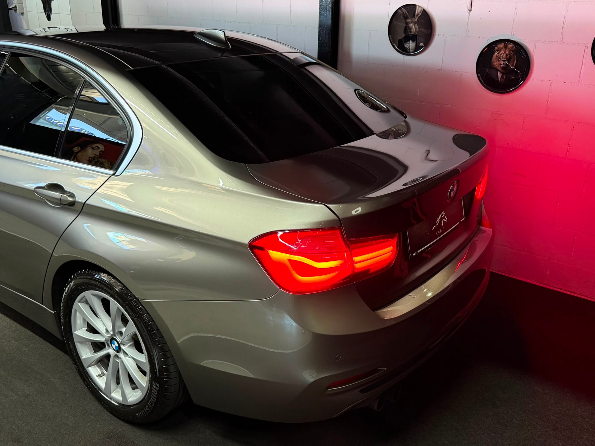 BMW 320i Sport Line Steptronic-image-5