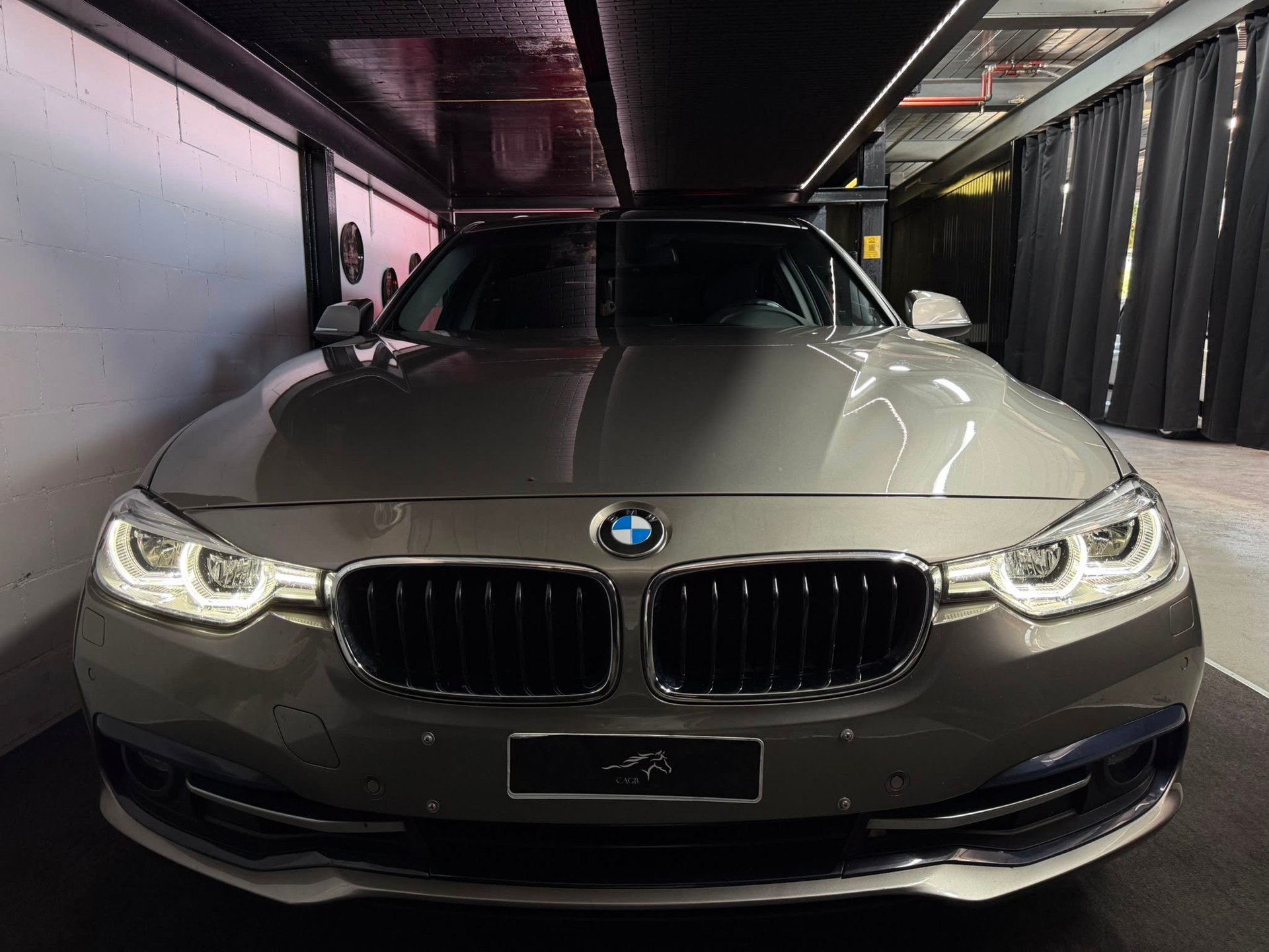 BMW 320i Sport Line Steptronic-image-15
