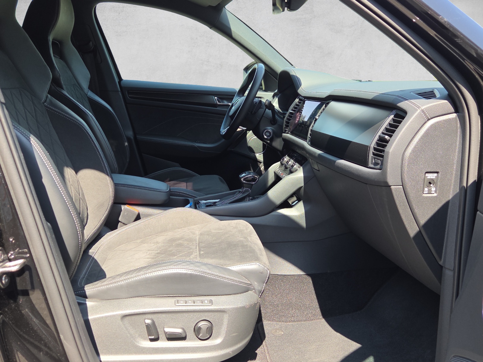 SKODA Kodiaq 2.0 TSI 4x4 SportLine-image-12