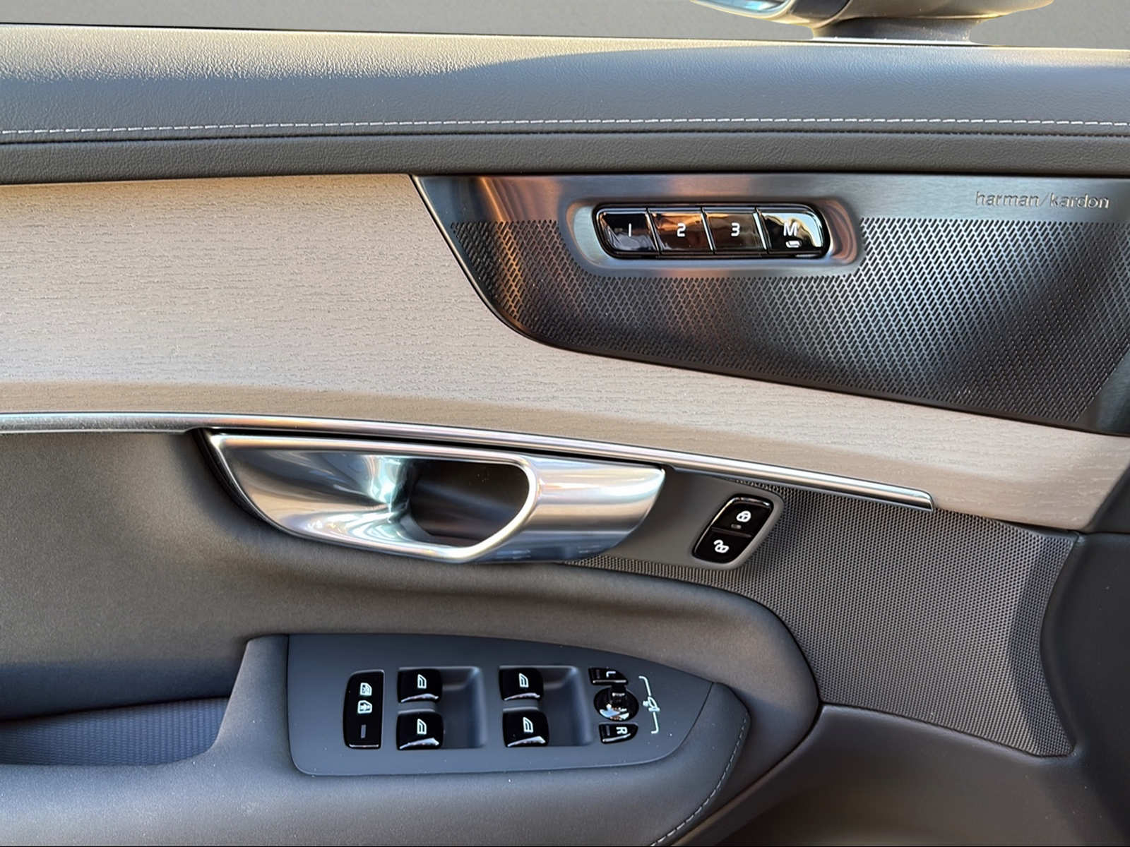 VOLVO XC90 B5 Benzin Mild Hybrid AWD Ultra Bright Geartronic-image-12