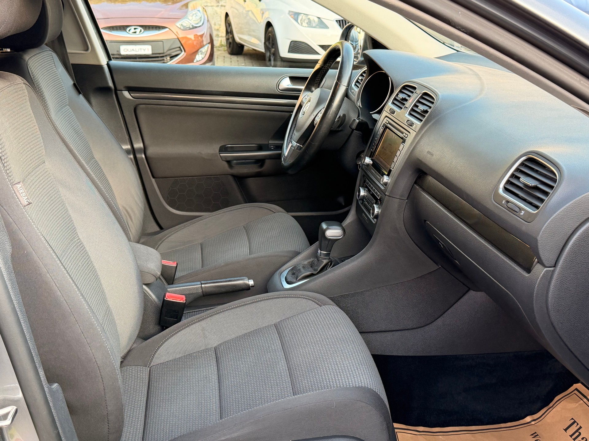 VW Golf Variant 1.4 TSI Team DSG-image-21