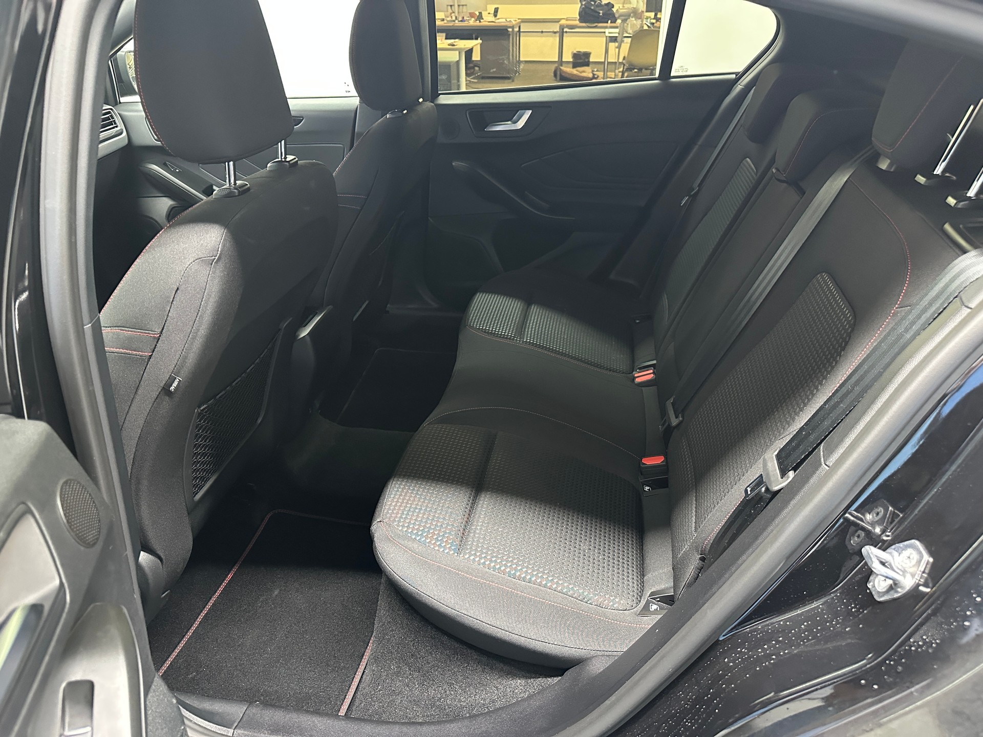 FORD Focus 1.0 MHEV ST-Line X Automat-image-8