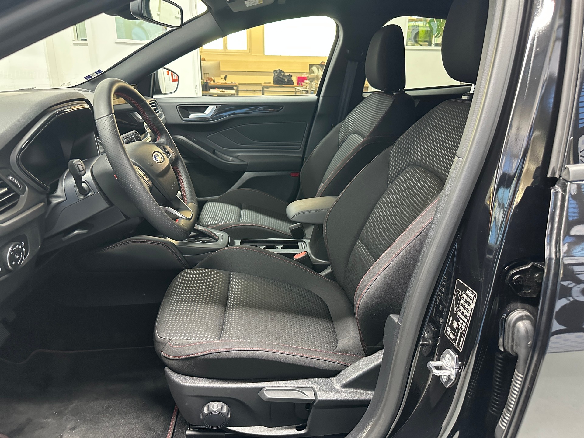 FORD Focus 1.0 MHEV ST-Line X Automat-image-7