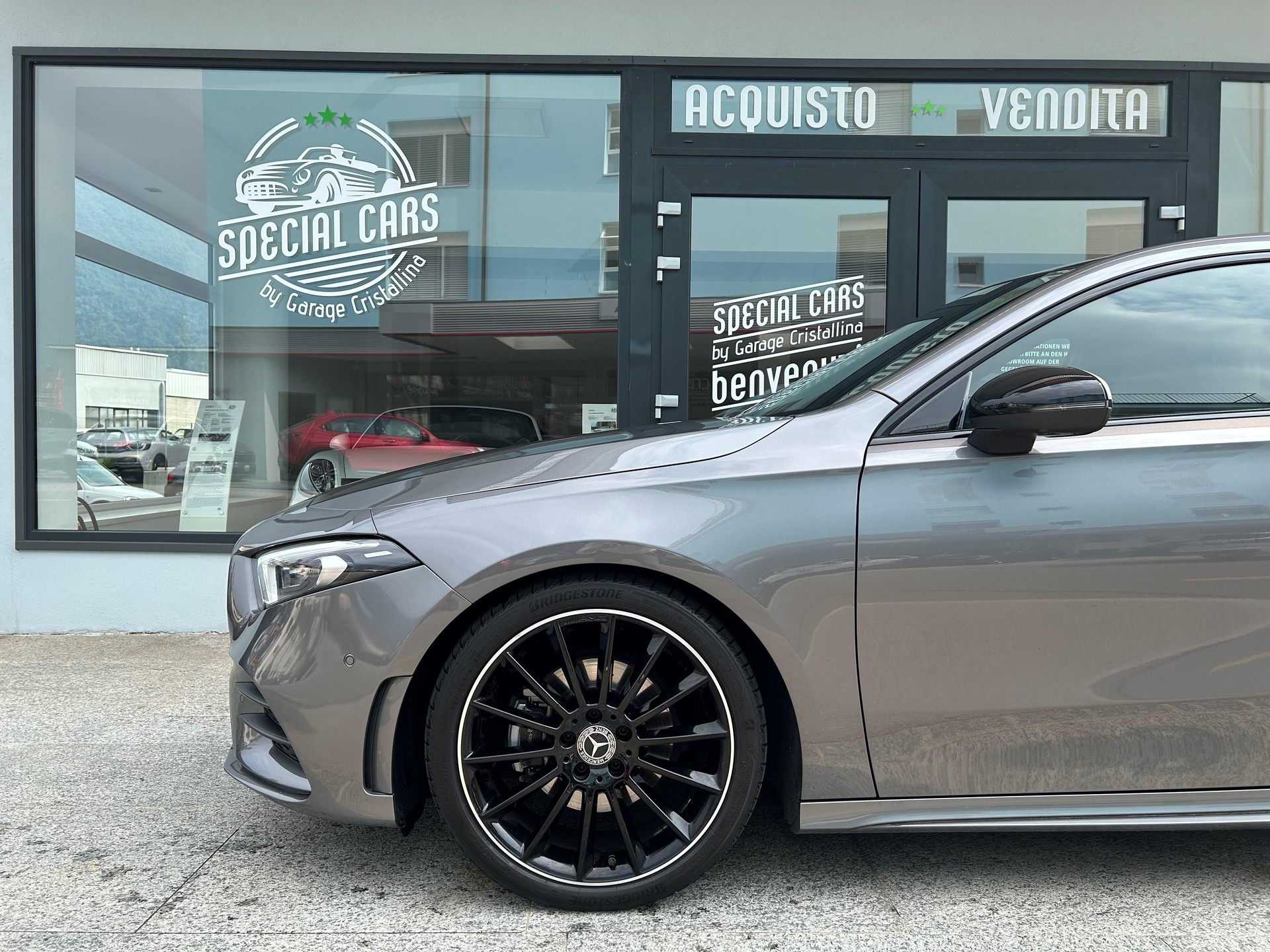 MERCEDES-BENZ A 200 AMG Line-showroom-element-1