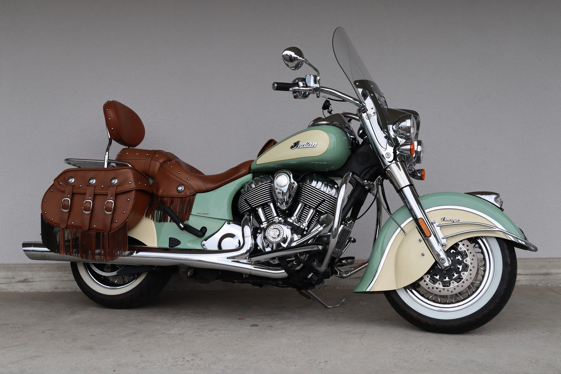 INDIAN Chief Vintage-showroom-element-1
