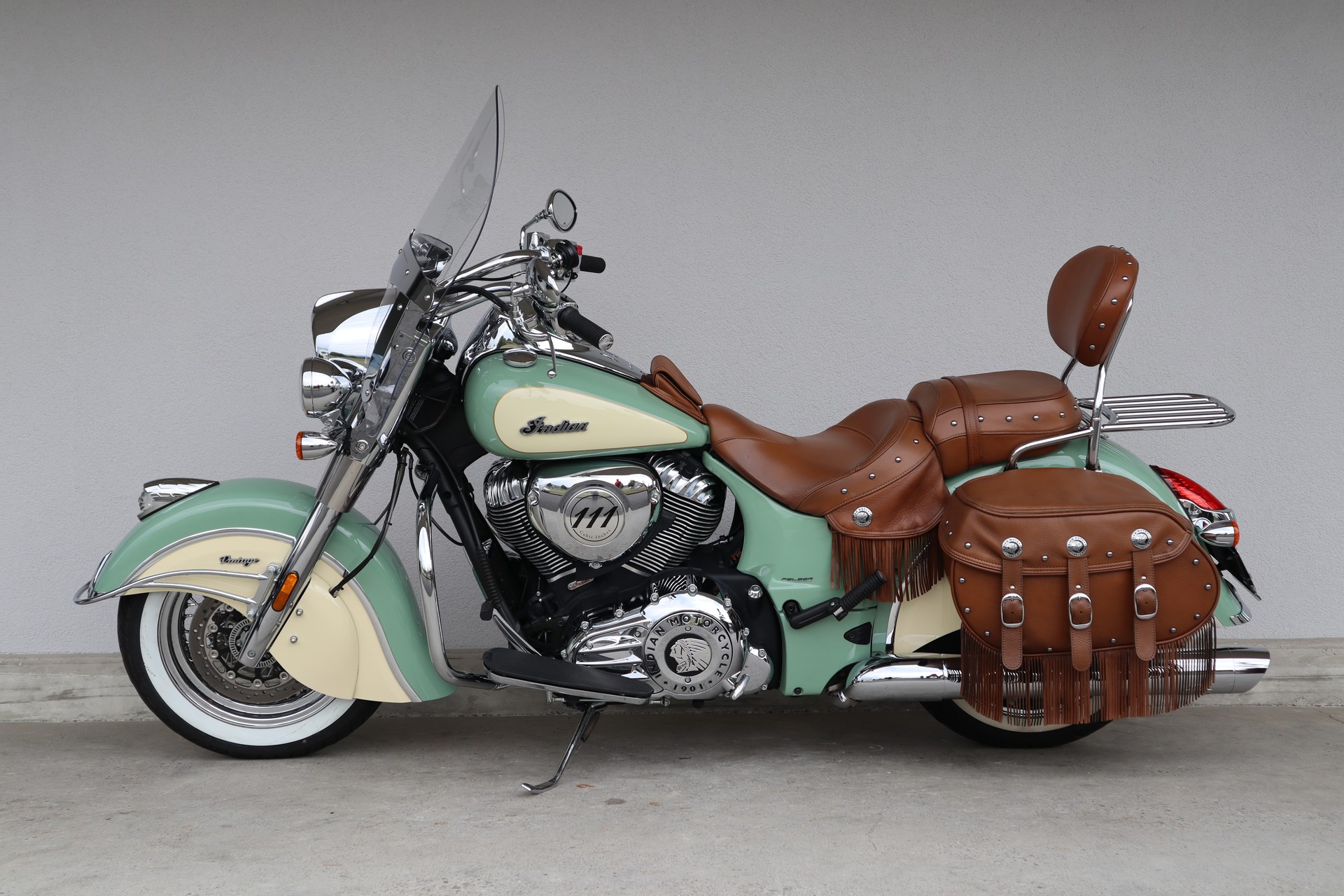 INDIAN Chief Vintage-showroom-element-3