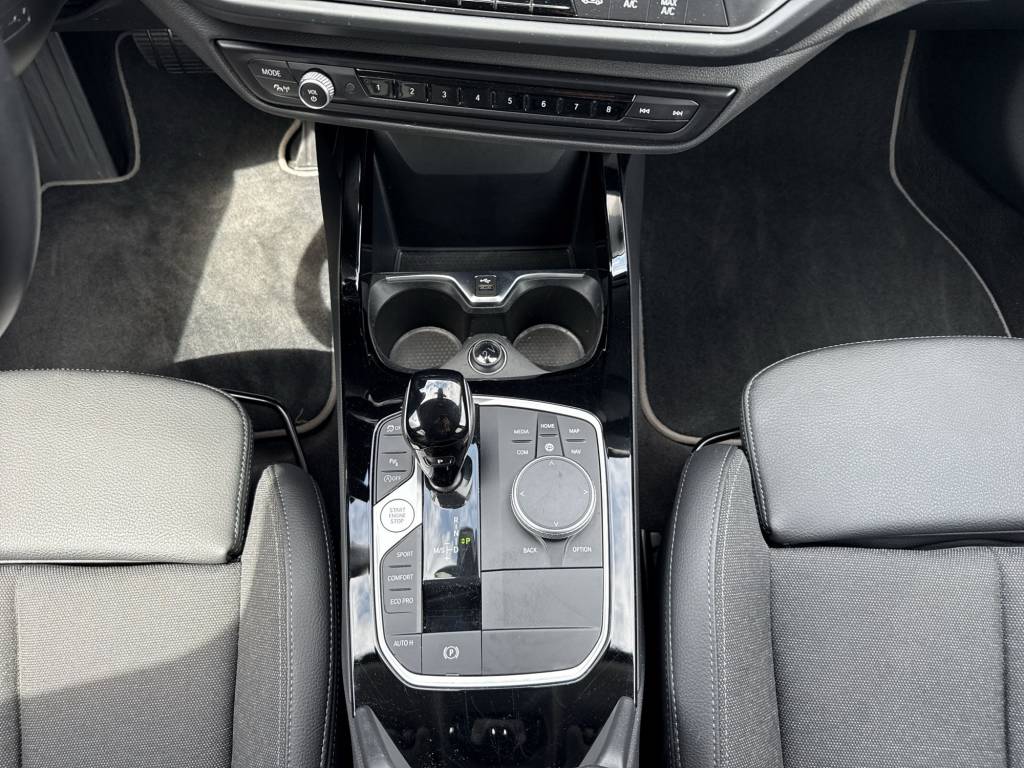 BMW 118i Sport Line Steptronic-image-13
