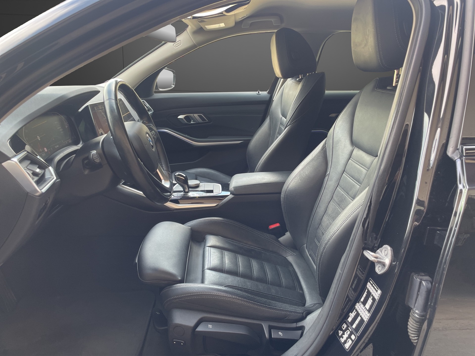 BMW 320d xDrive 48V Touring Sport Line Steptronic-image-14