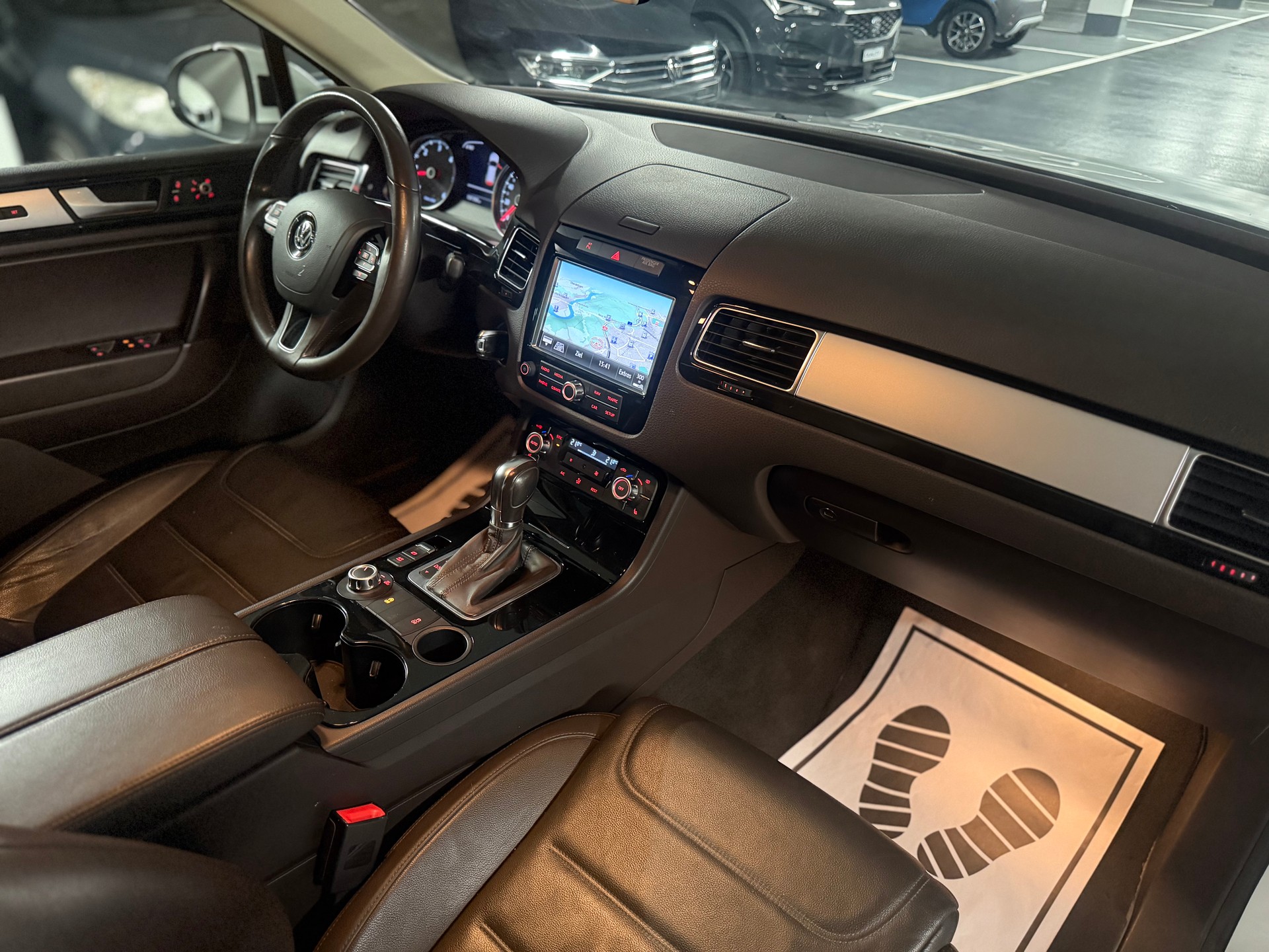 VW Touareg 3.0 TDI BlueMotion Technology Tiptronic-image-5