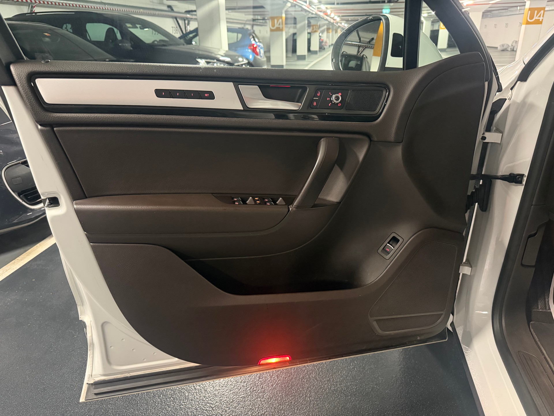 VW Touareg 3.0 TDI BlueMotion Technology Tiptronic-image-8