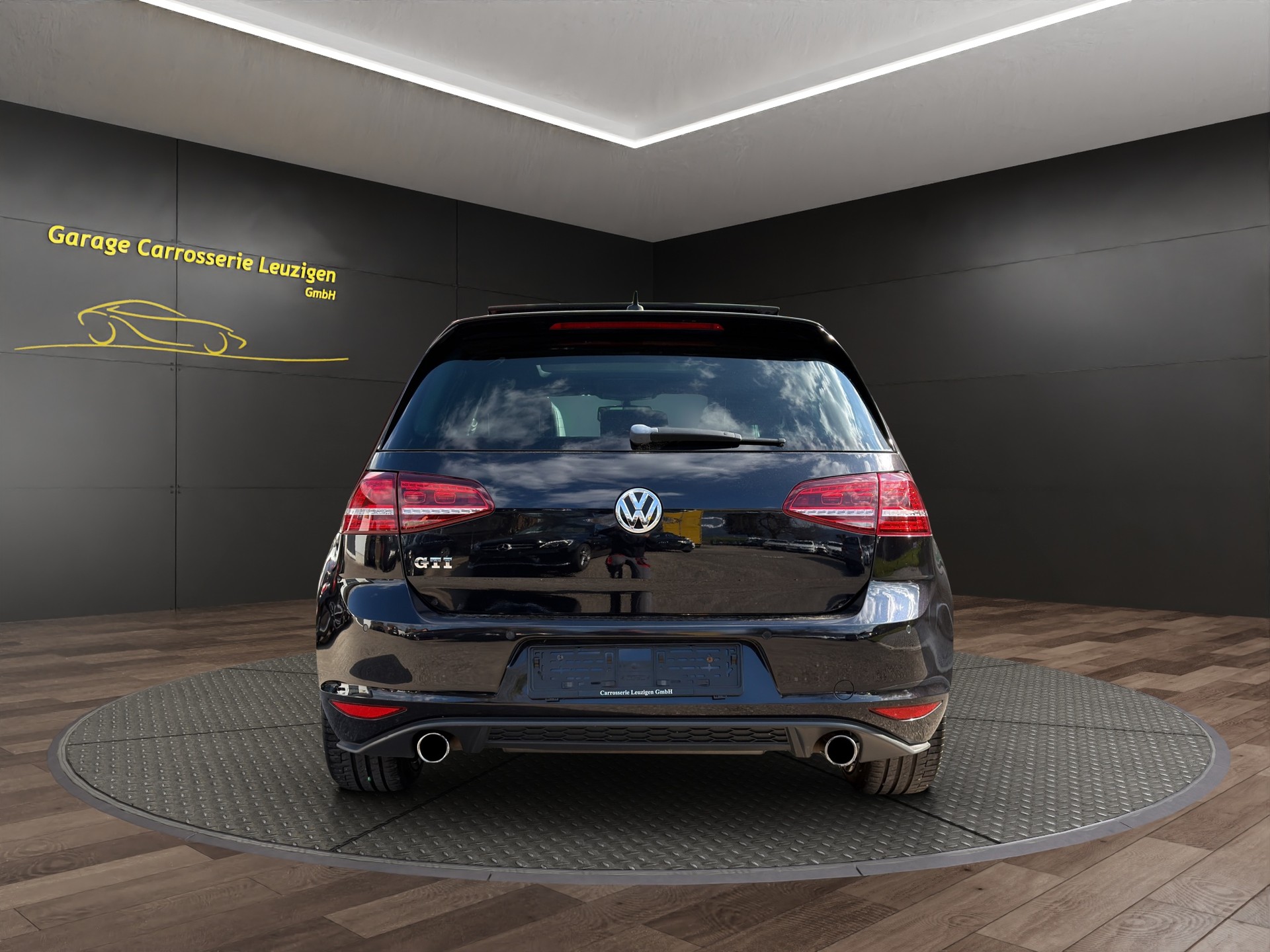 VW Golf 2.0 TSI GTI-image-5