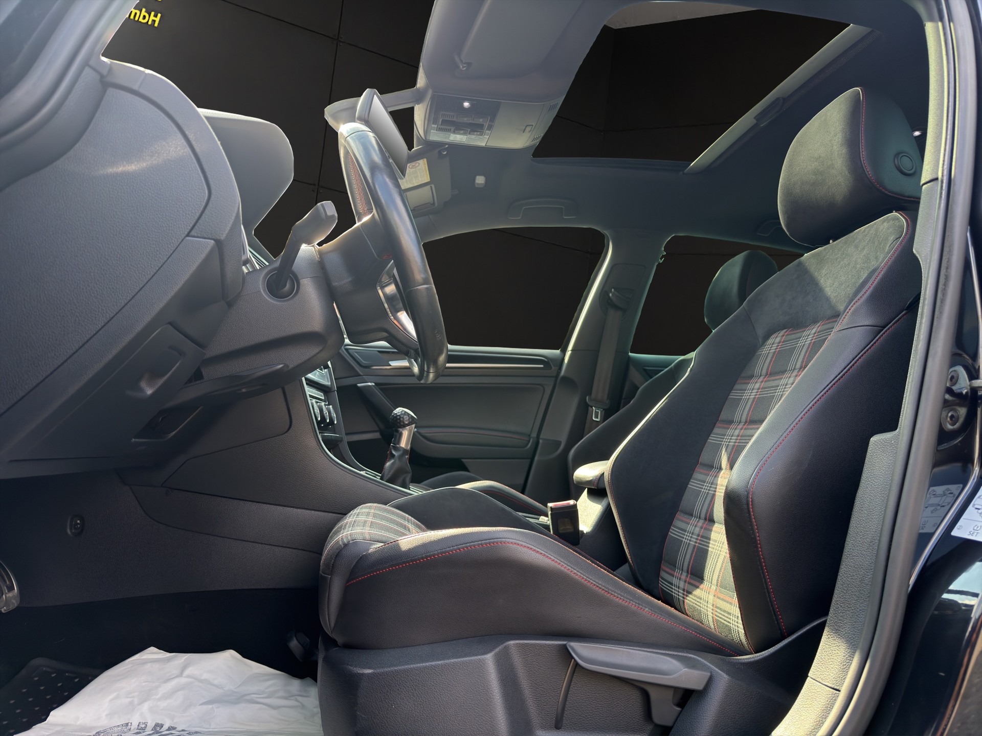 VW Golf 2.0 TSI GTI-image-8