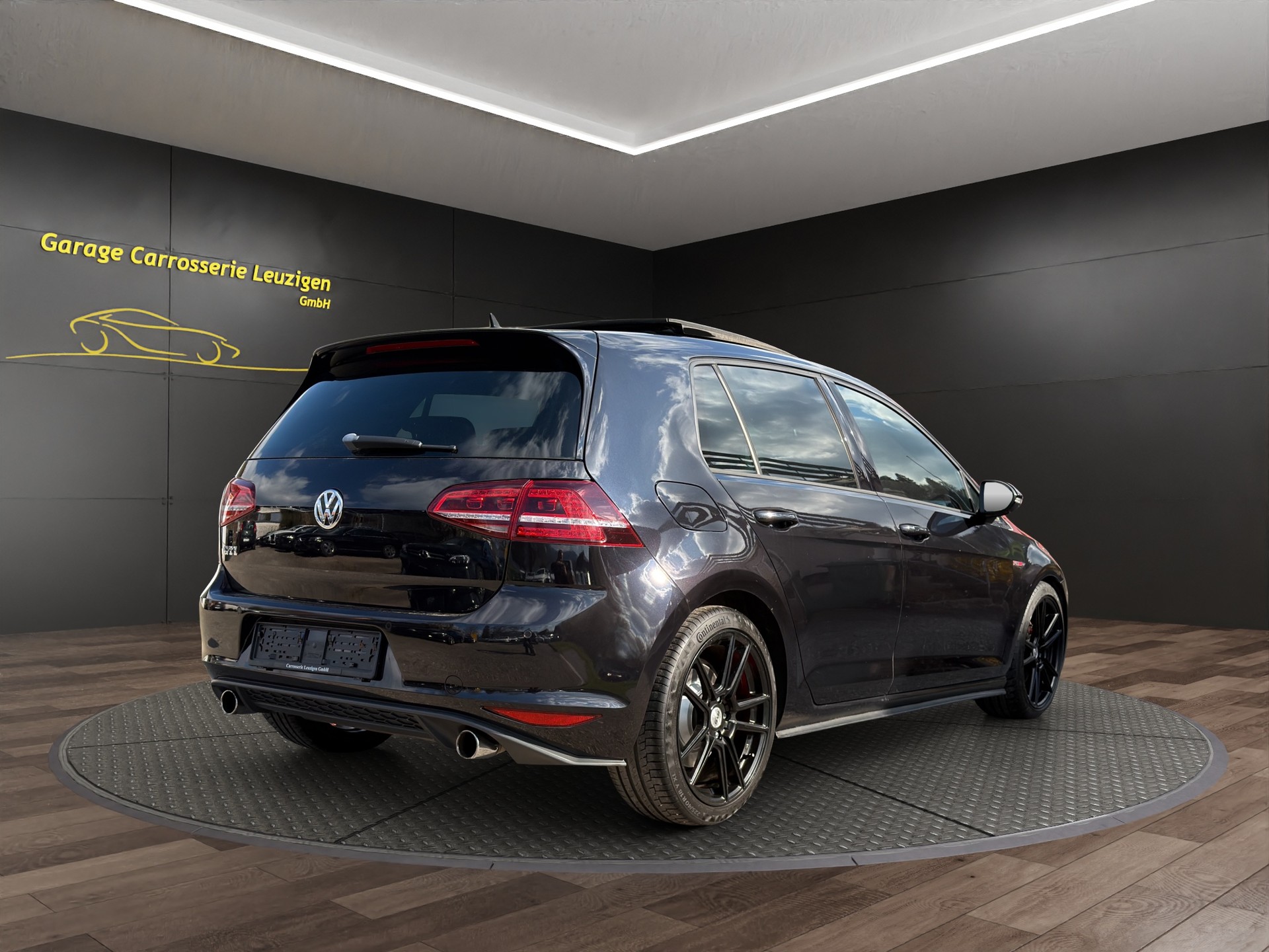 VW Golf 2.0 TSI GTI-image-4