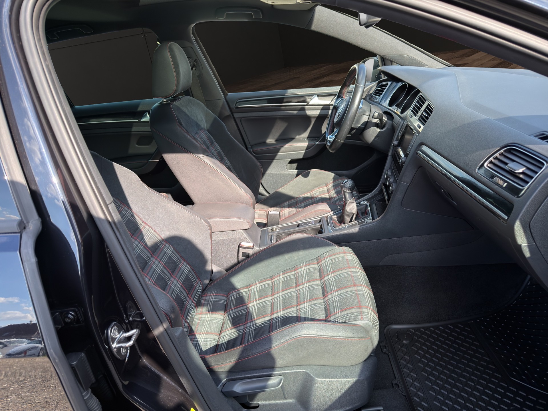 VW Golf 2.0 TSI GTI-image-15