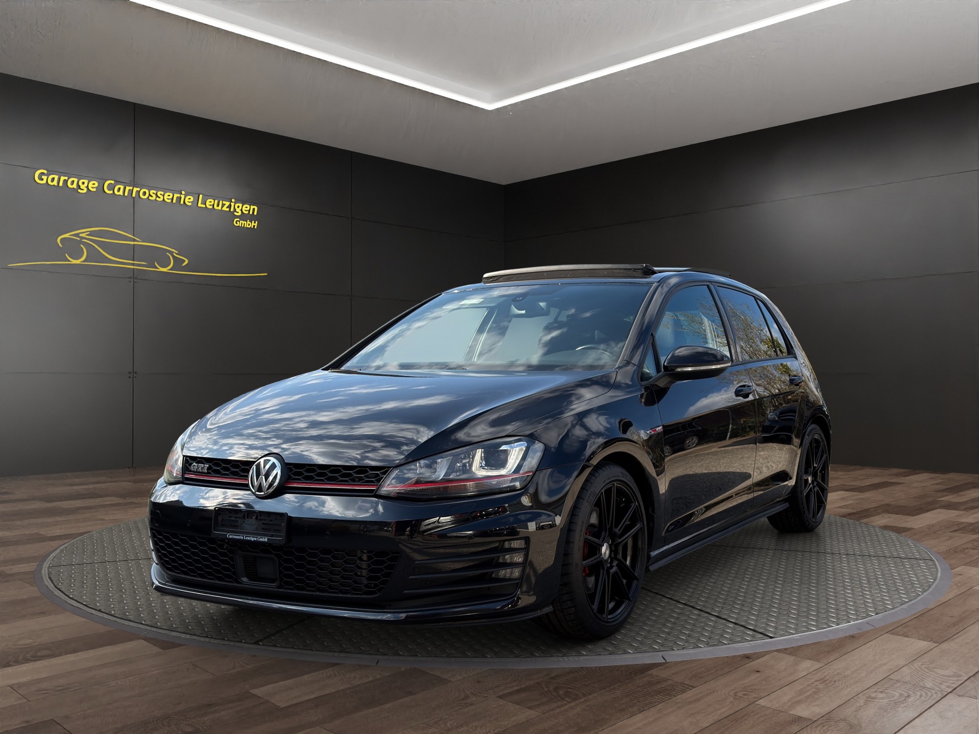 VW Golf 2.0 TSI GTI-image-1