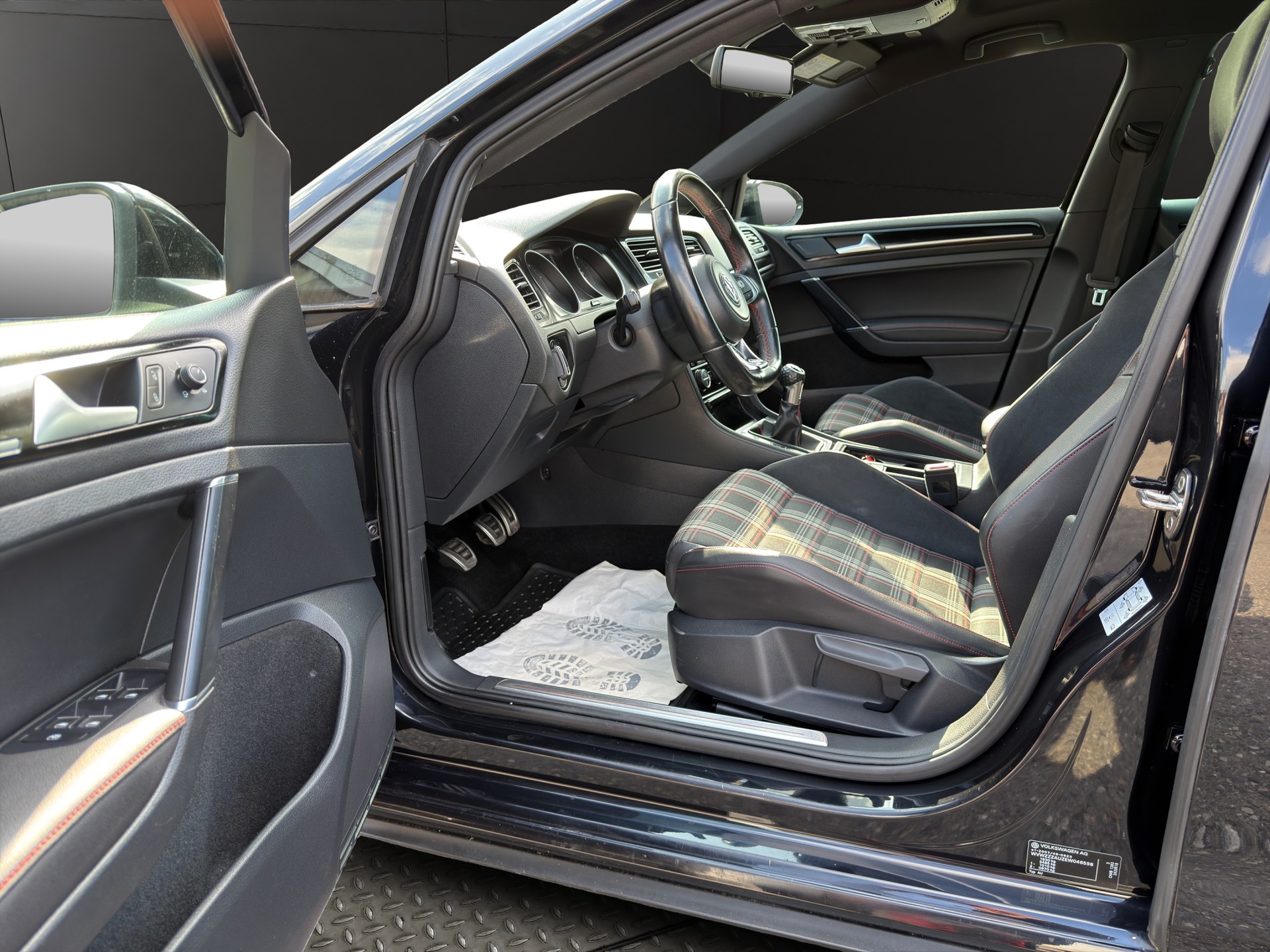 VW Golf 2.0 TSI GTI-image-11