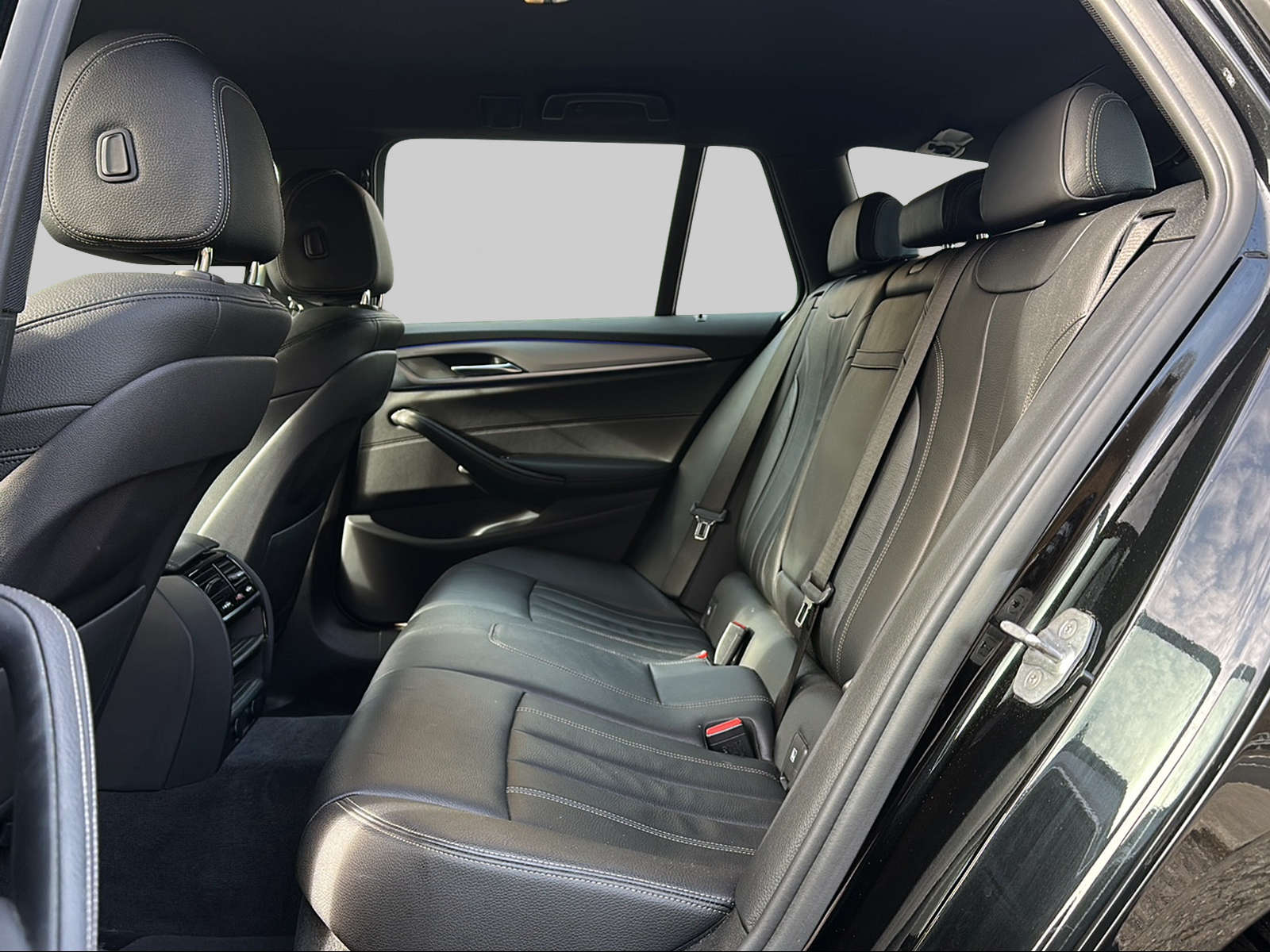 BMW 530d xDrive Touring Steptronic-image-12