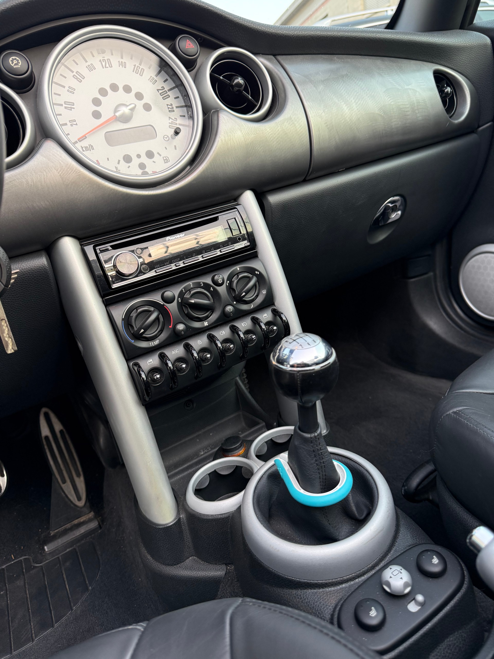MINI Cooper S Cabriolet-image-12