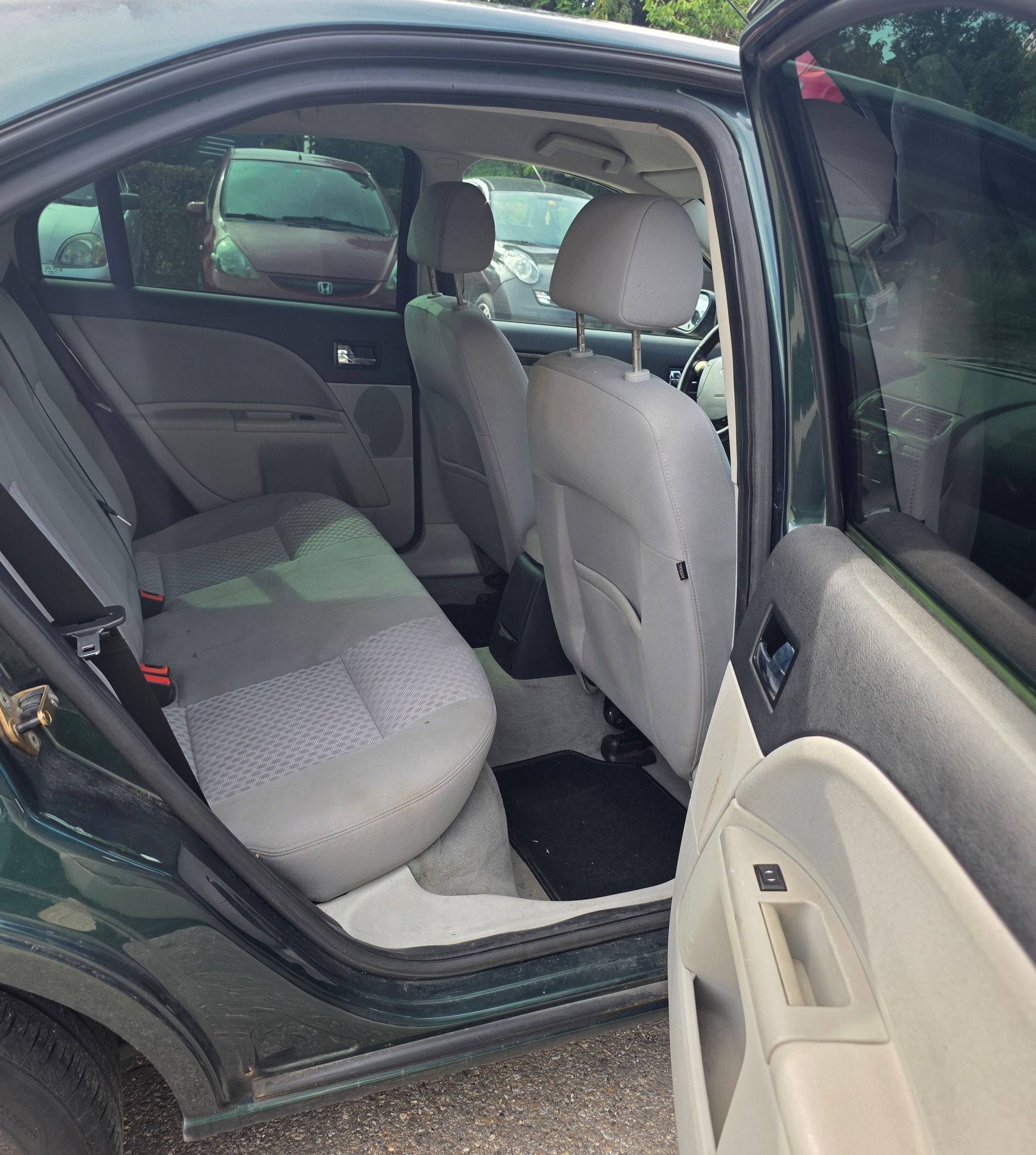 FORD Mondeo 2.0i 16V Ghia-image-7